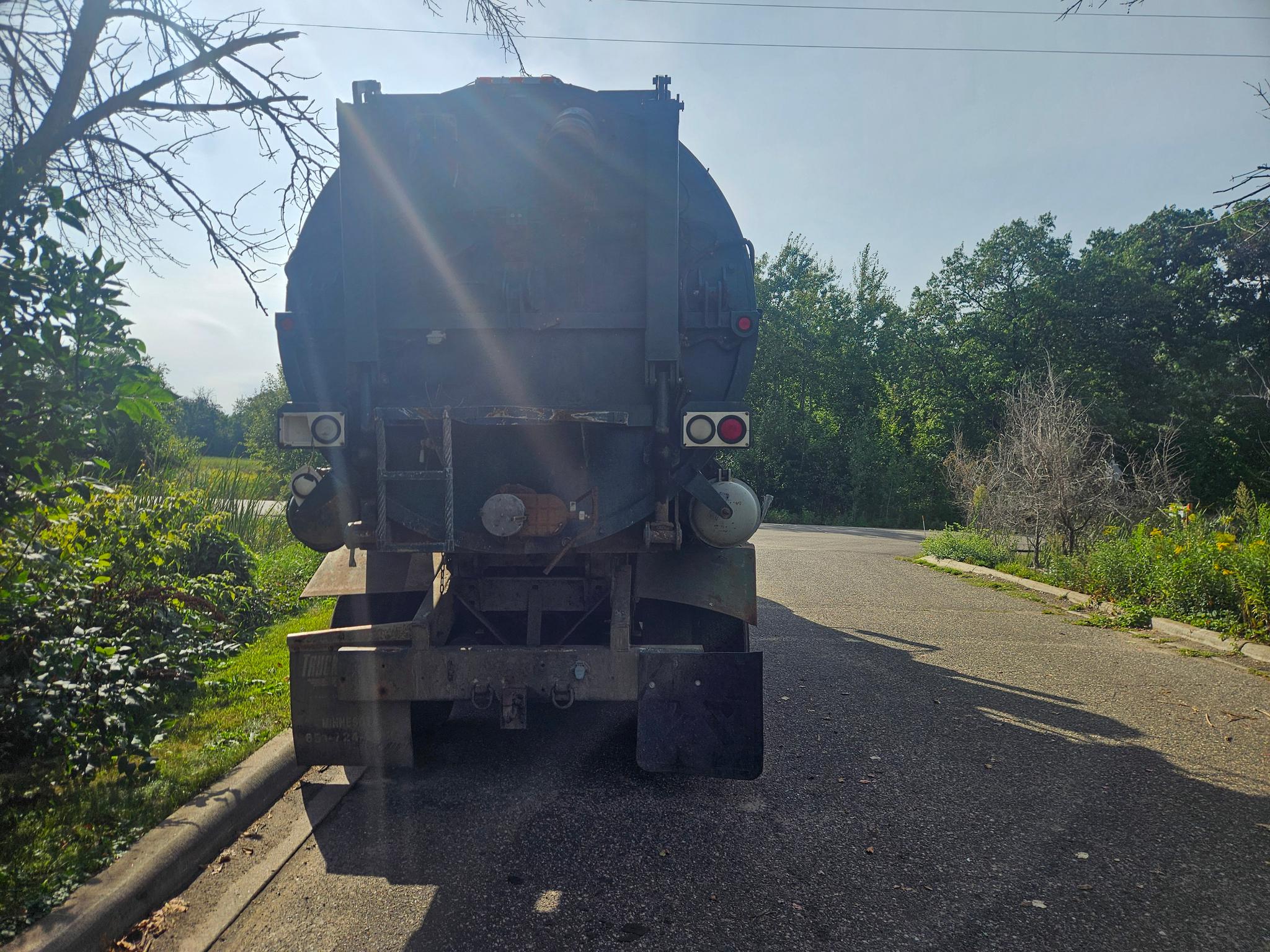 2004 International Guzzler Hydrovac - image 5