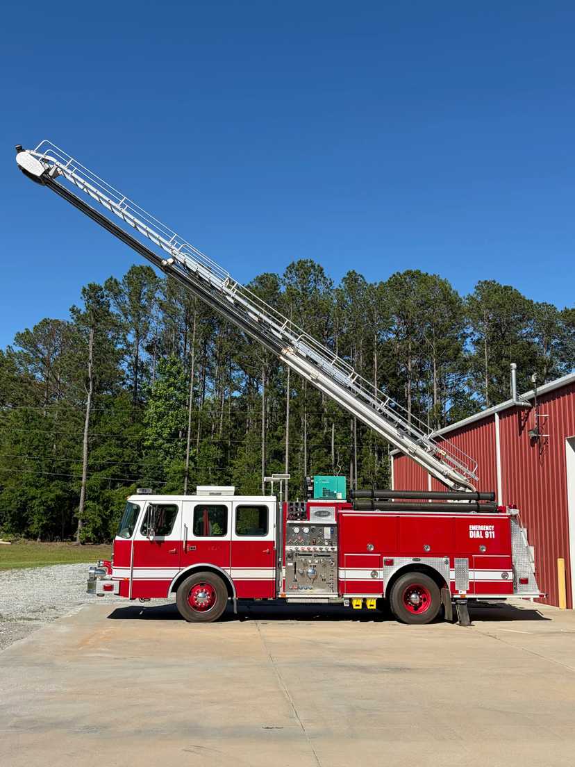 2000 E-One 50' Telesquirt