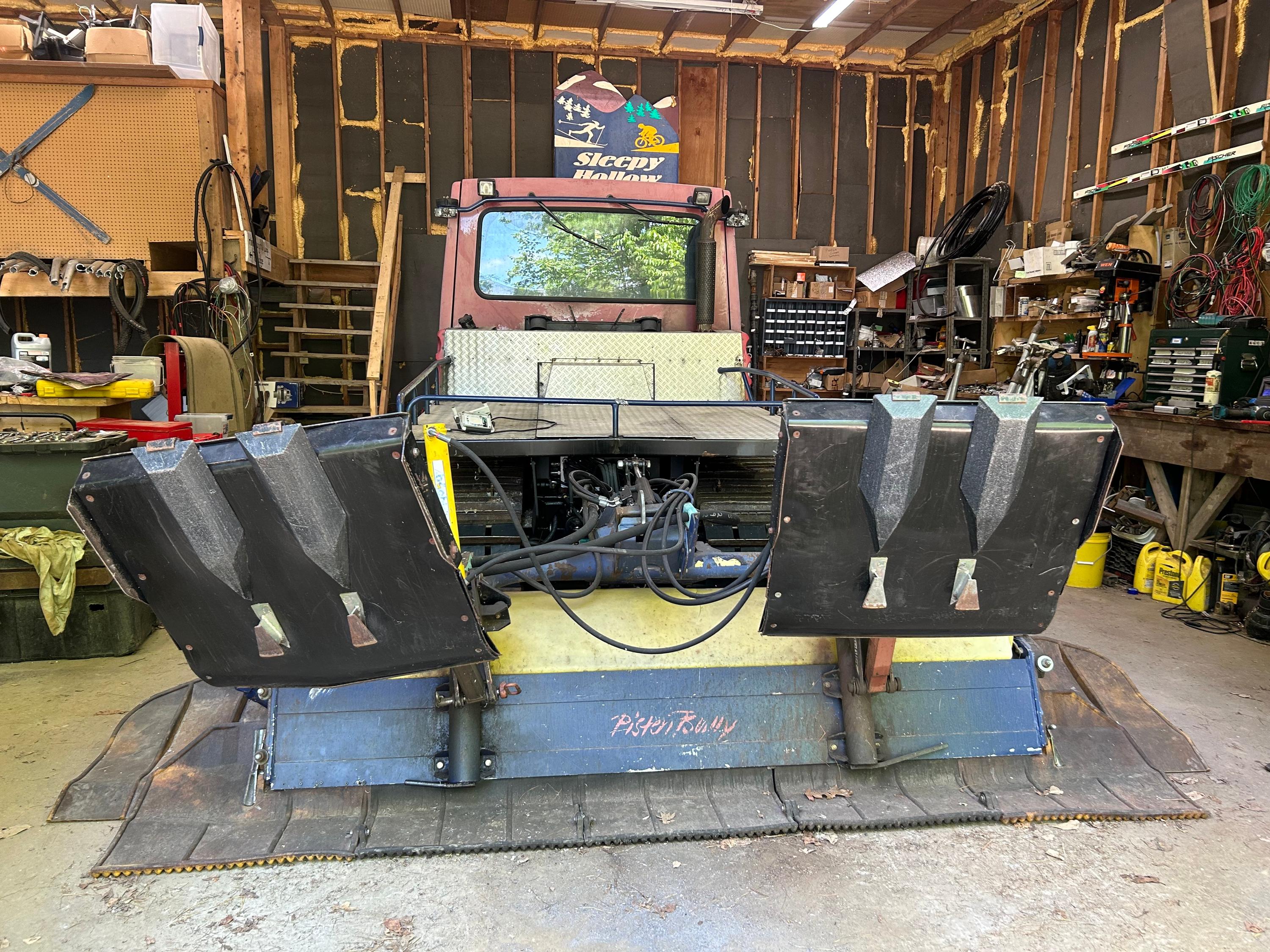 1999 Pistenbully 100 - image 2
