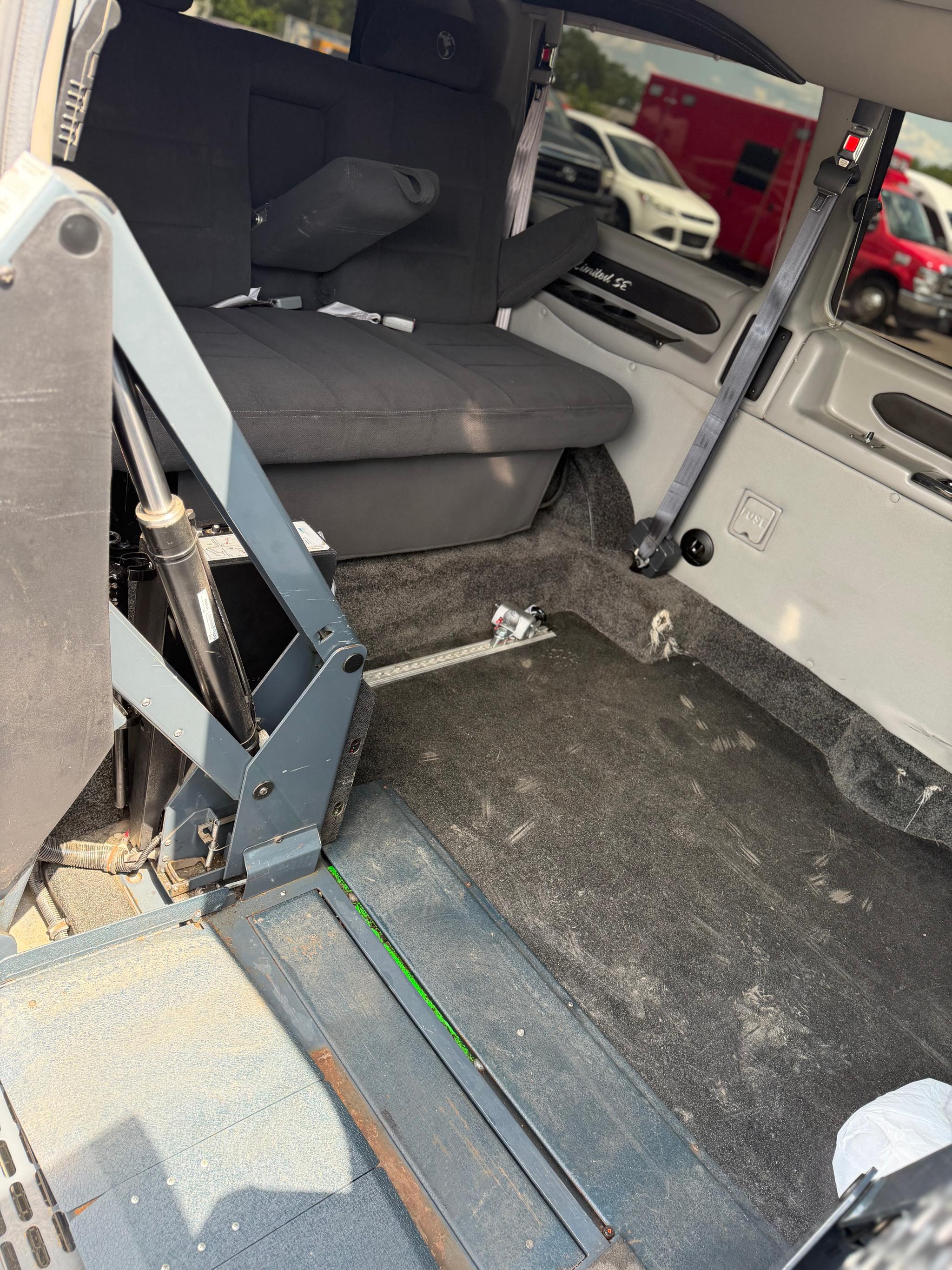 2017 CHEVY EXPRESS WHEELCHAIR VAN - image 4