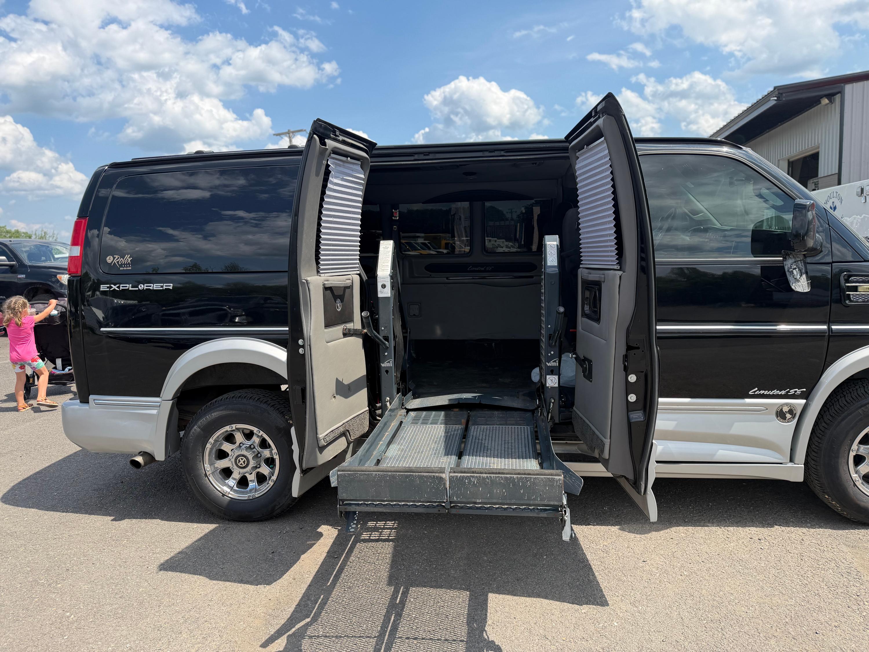 2017 CHEVY EXPRESS WHEELCHAIR VAN - image 5