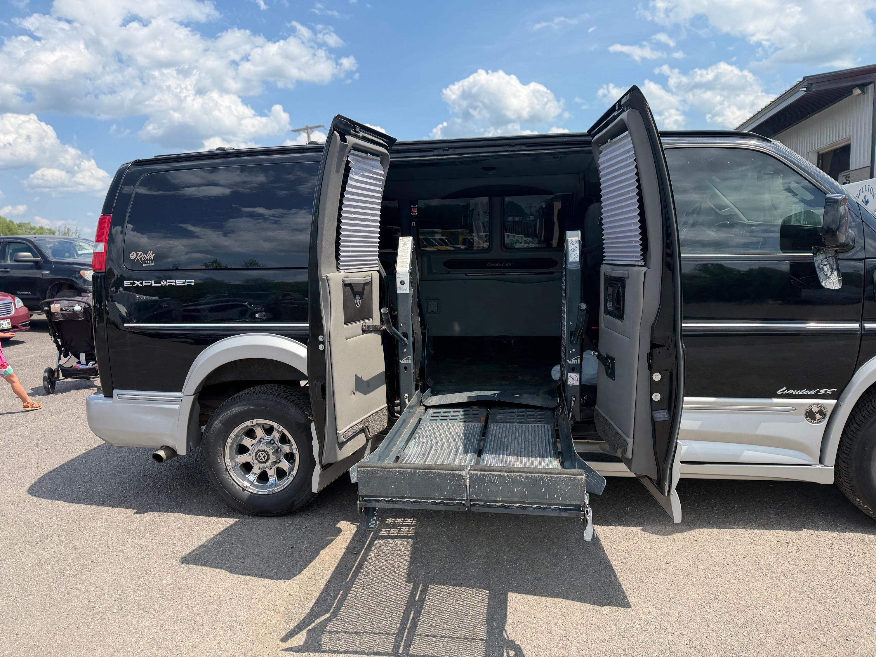 2017 CHEVY EXPRESS WHEELCHAIR VAN - image 2