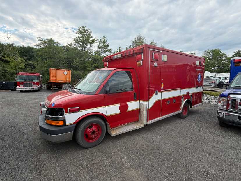 2013 LifeLine Chevrolet Type III Ambulance