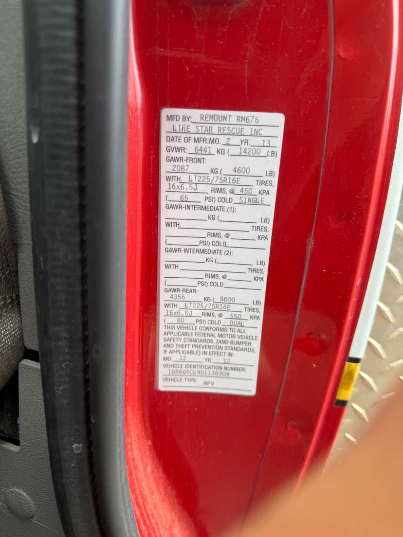 2013 LifeLine Chevrolet Type III Ambulance — photo 2
