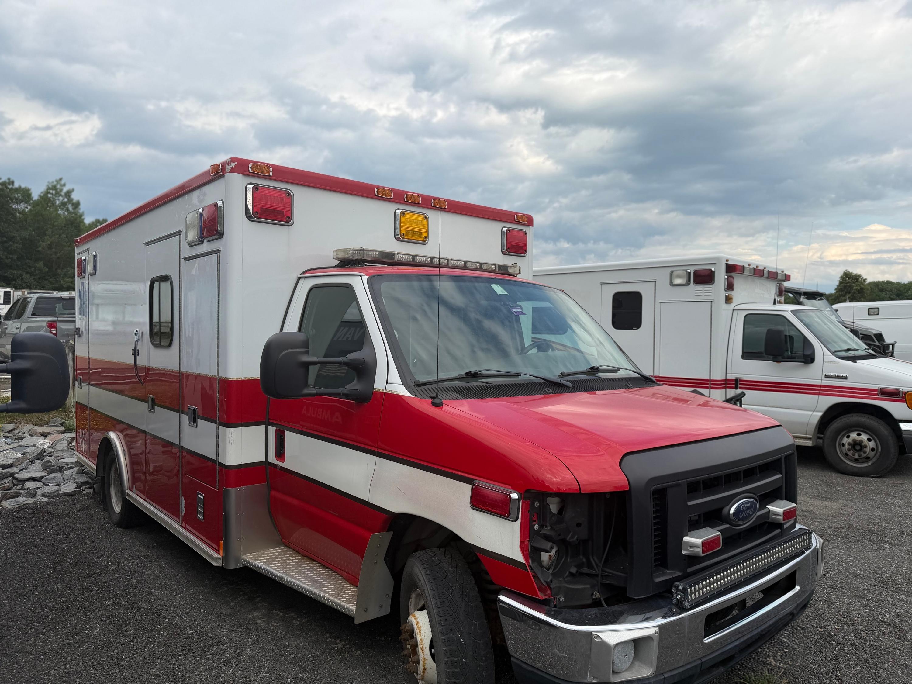 2008 MedTec Ford Type III Ambulance - image 8