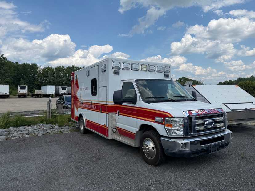 2010 PL-Custom Ford Type III Ambulance — photo 2