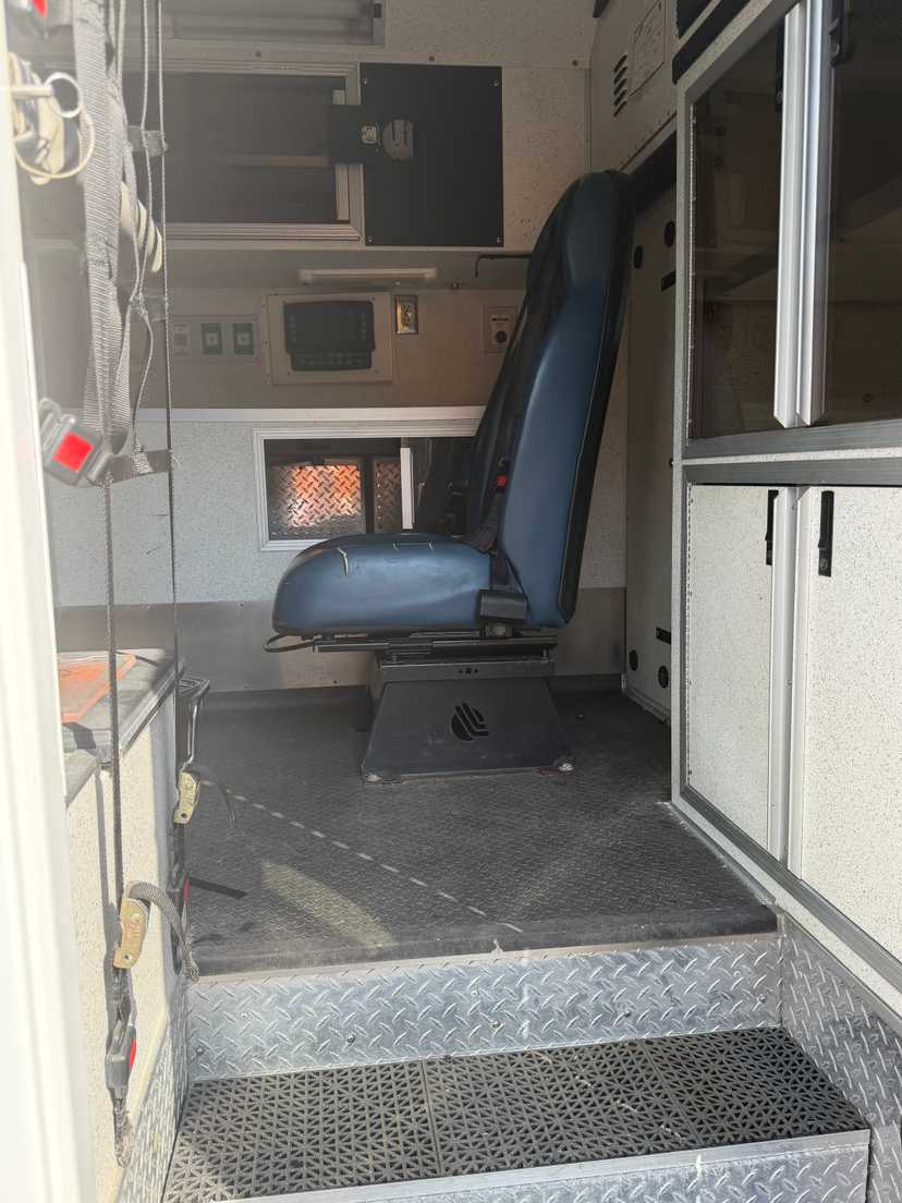 2006 Braun GMC Type III Ambulance — photo 4