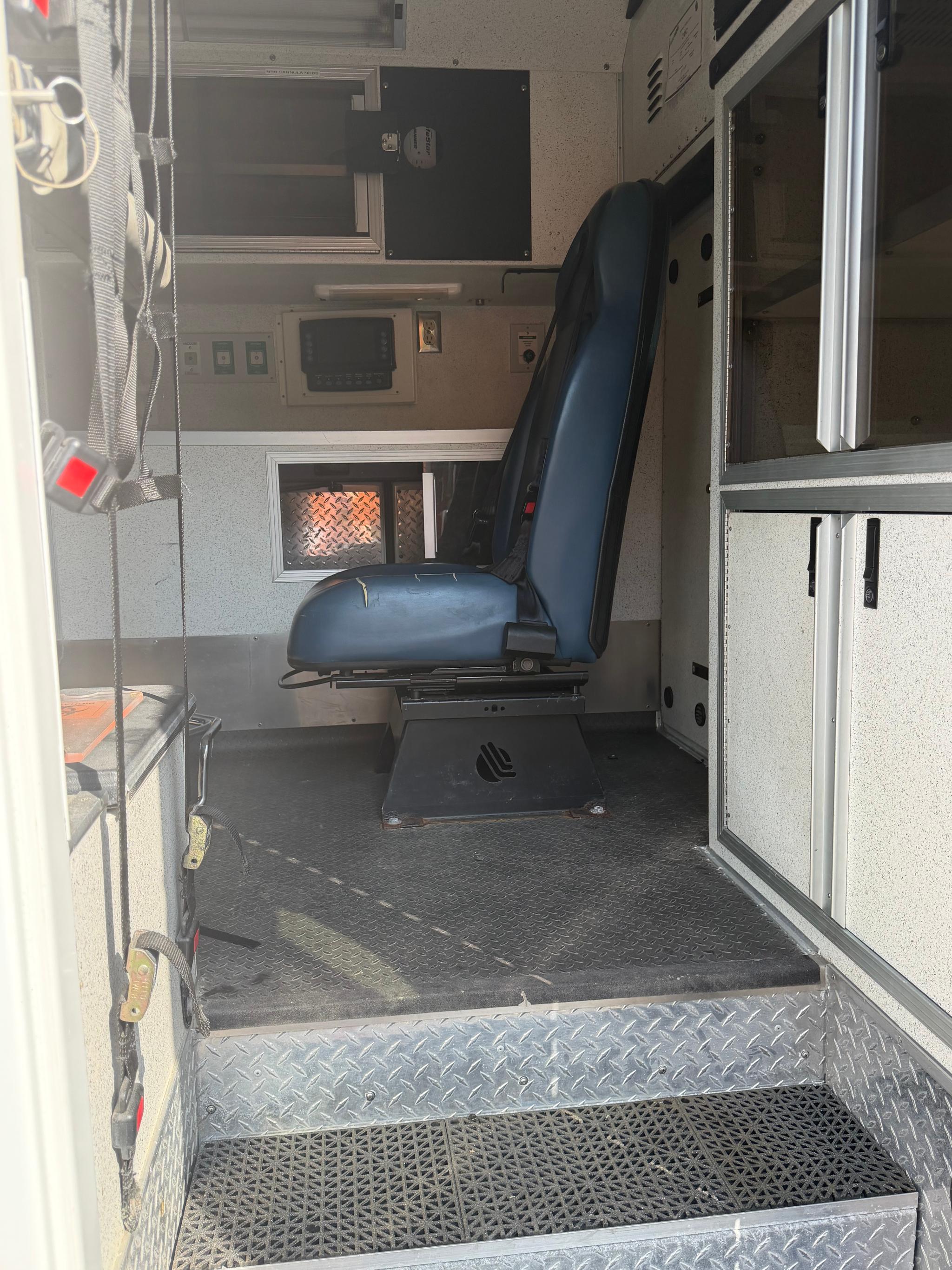 2006 Braun GMC Type I Ambulance - image 4