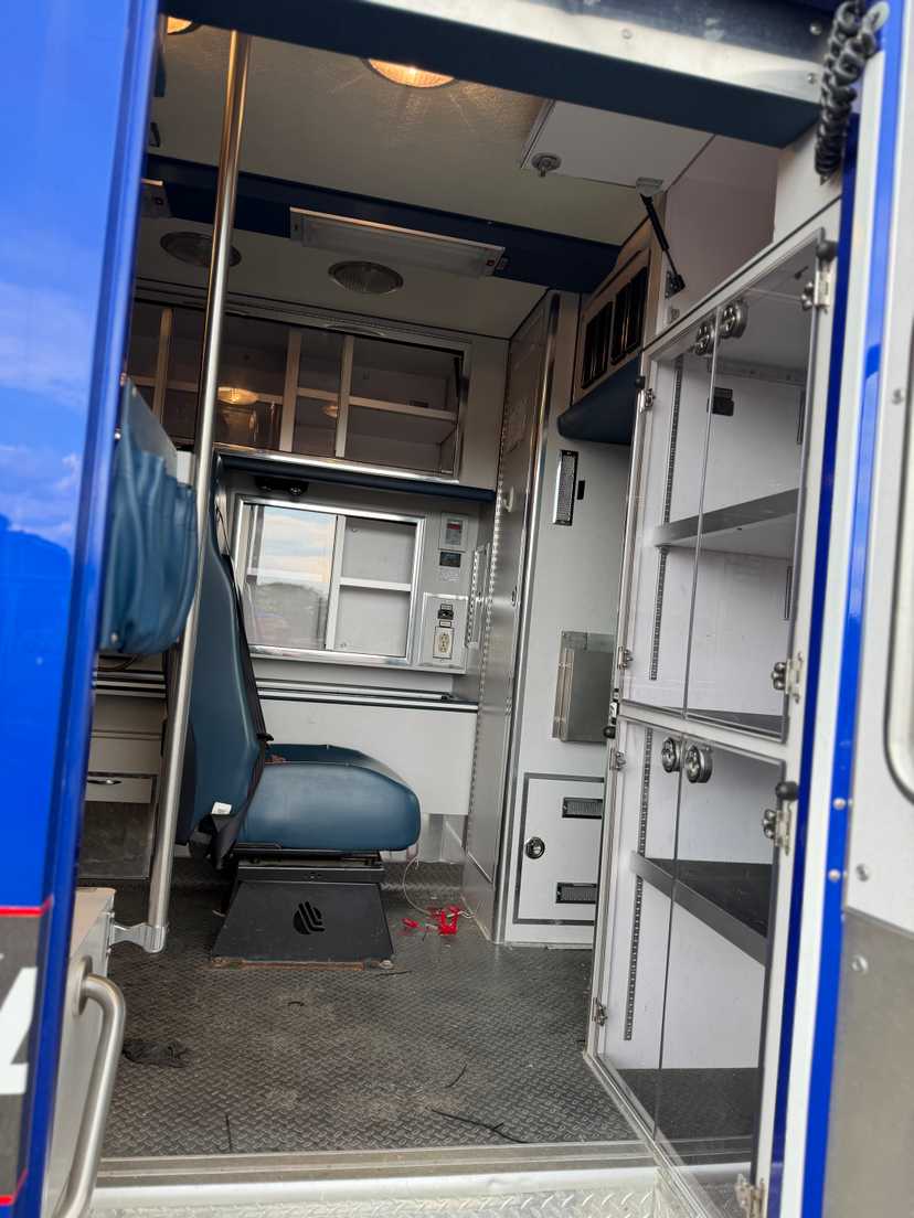 2009 LifeLine Ford Type III Ambulance — photo 5