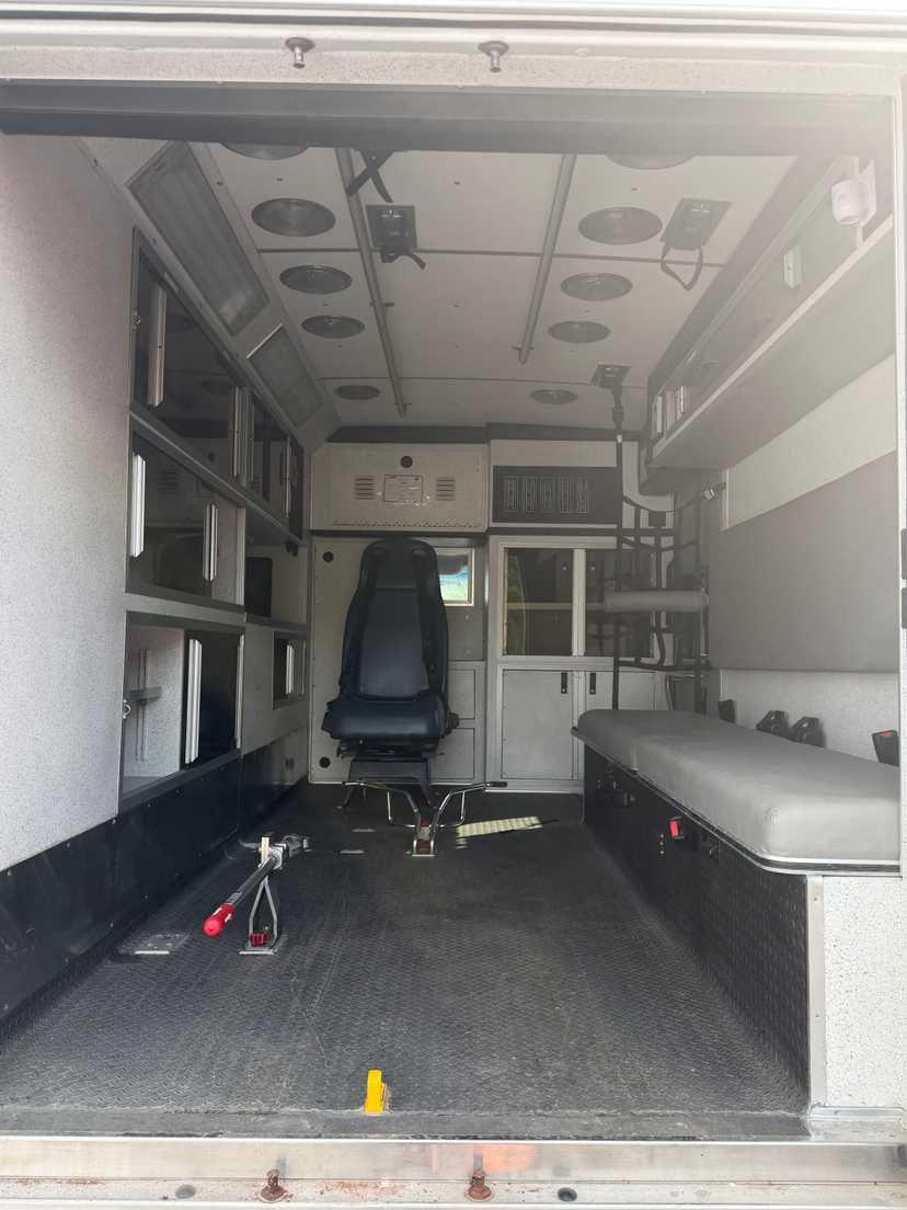 2006 Braun GMC Type III Ambulance — photo 2