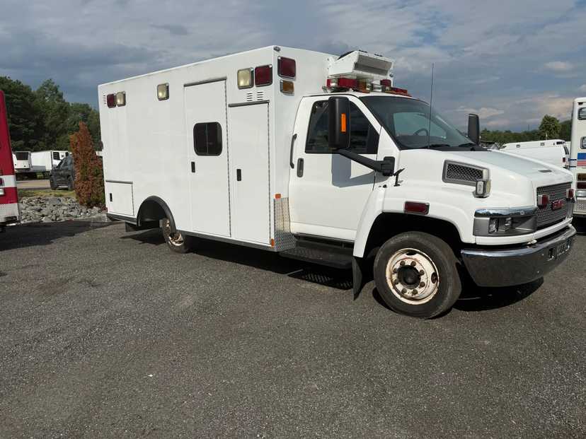 2006 Braun GMC Type III Ambulance — photo 3