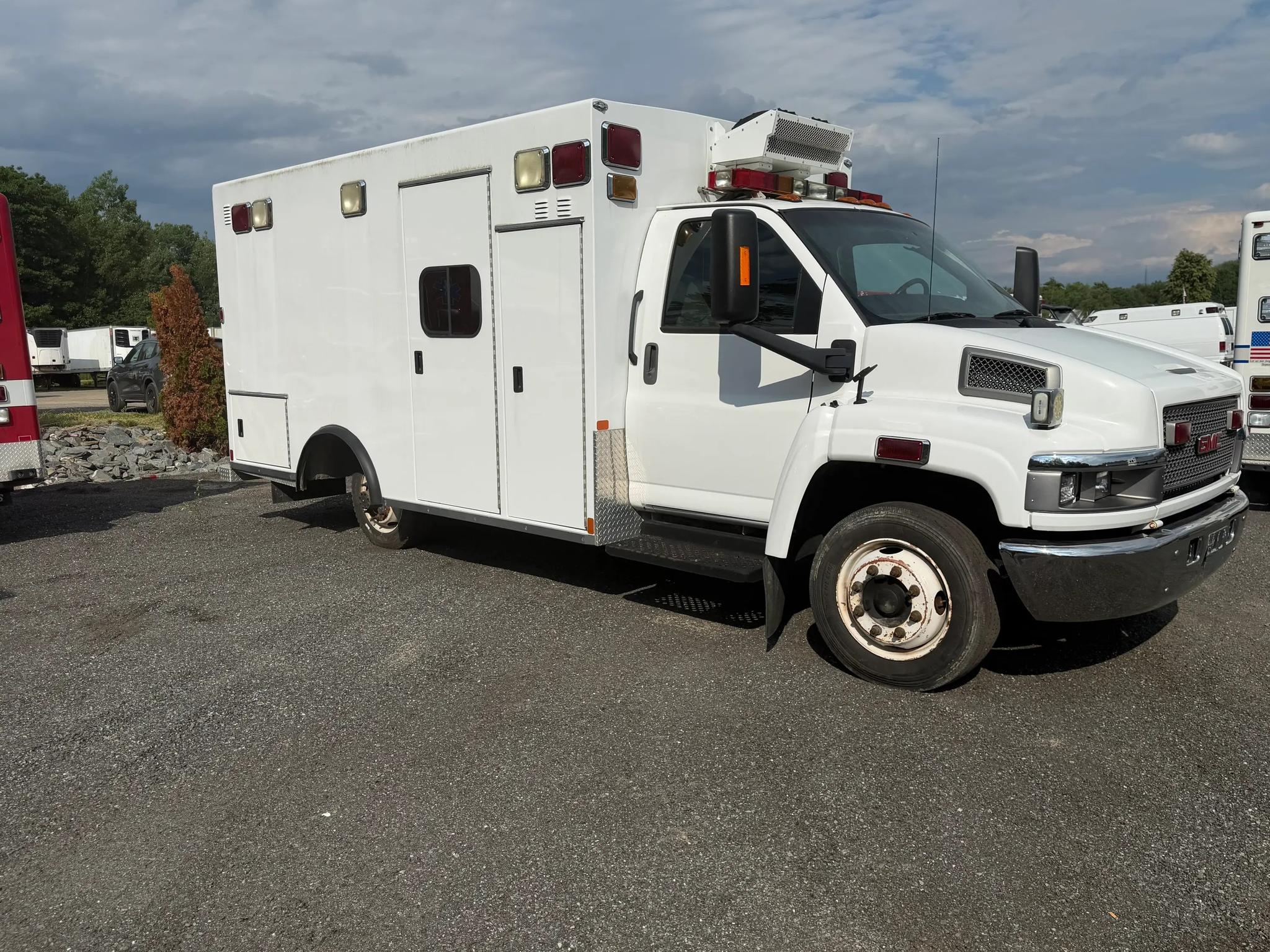 2006 Braun GMC Type I Ambulance - image 3