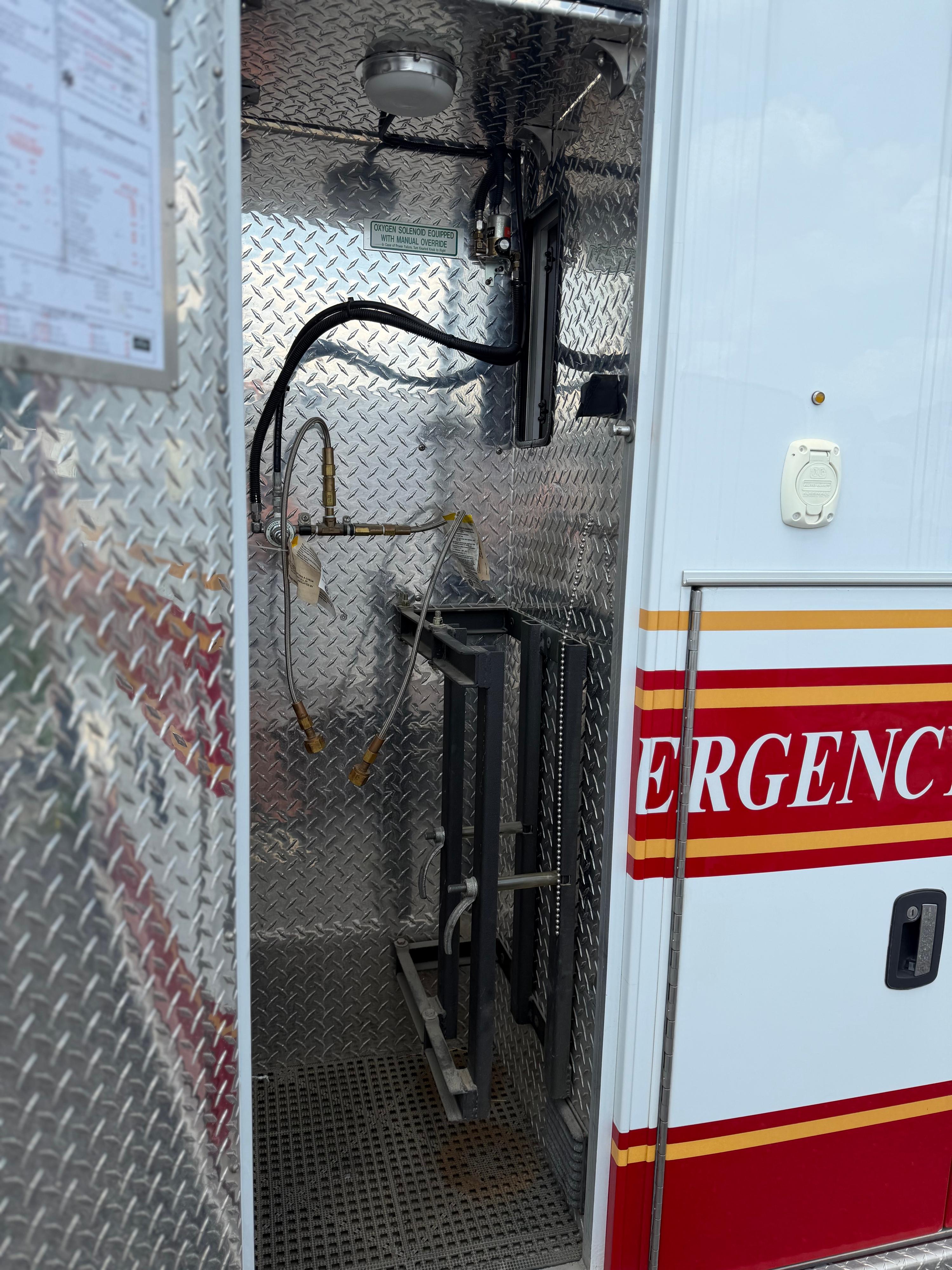 2010 PL-Custom Ford Type III Ambulance - image 6
