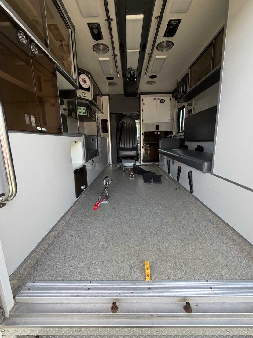 2010 PL-Custom Ford Type III Ambulance — photo 7
