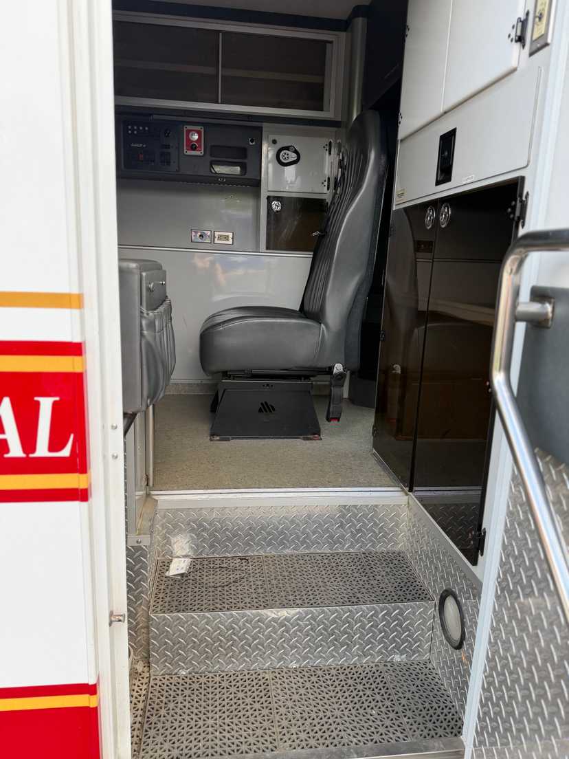 2010 PL-Custom Ford Type III Ambulance — photo 5