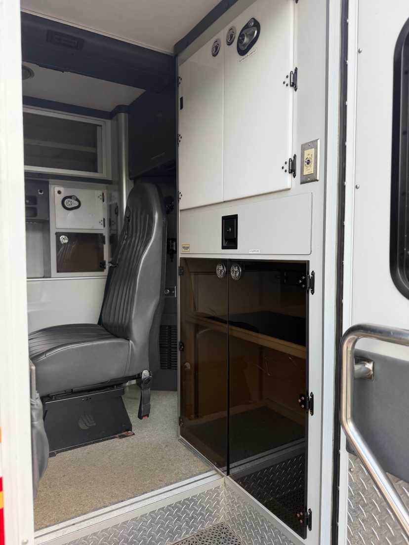 2010 PL-Custom Ford Type III Ambulance — photo 4