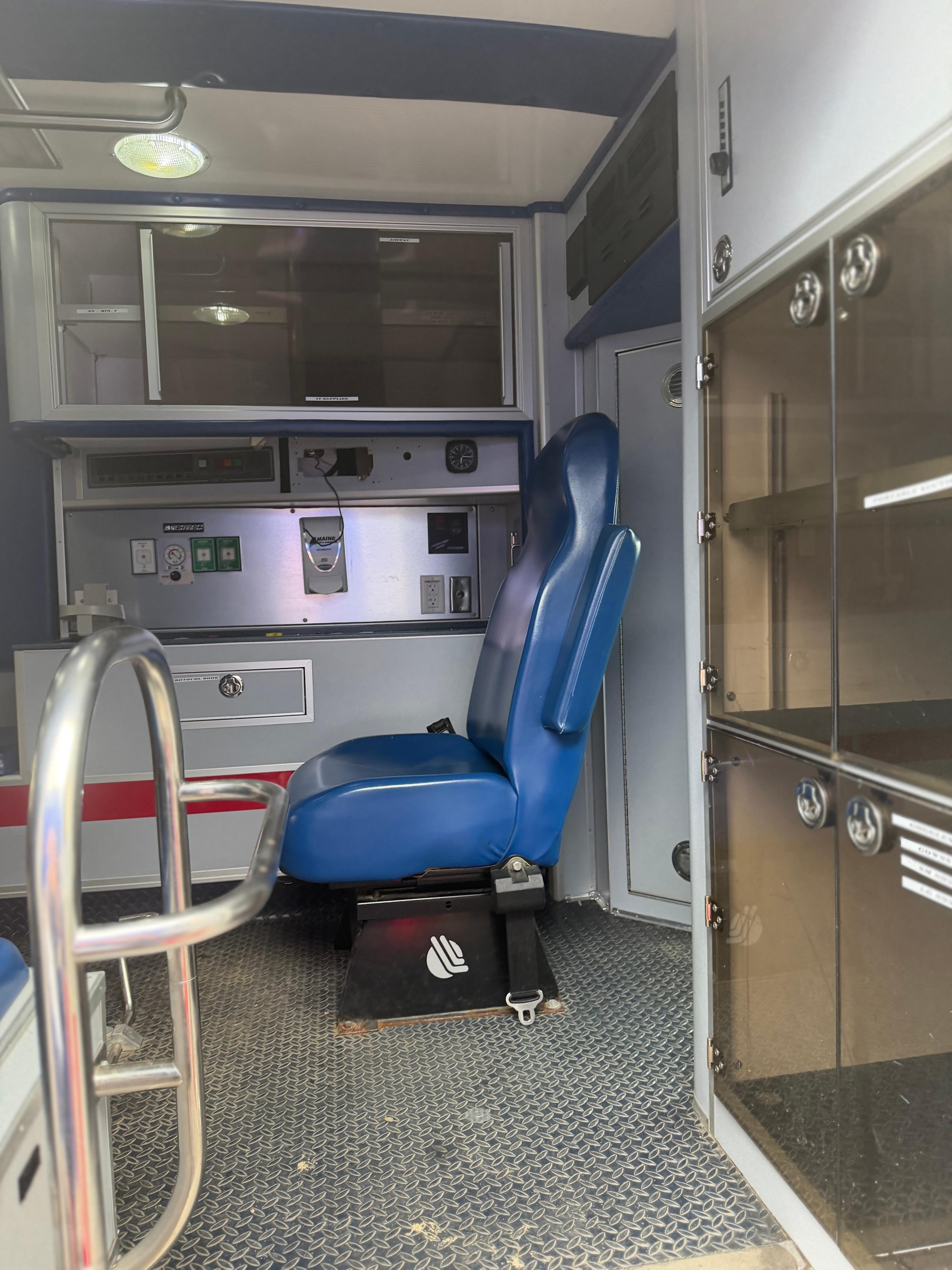2008 MedTec Ford Type III Ambulance - image 7