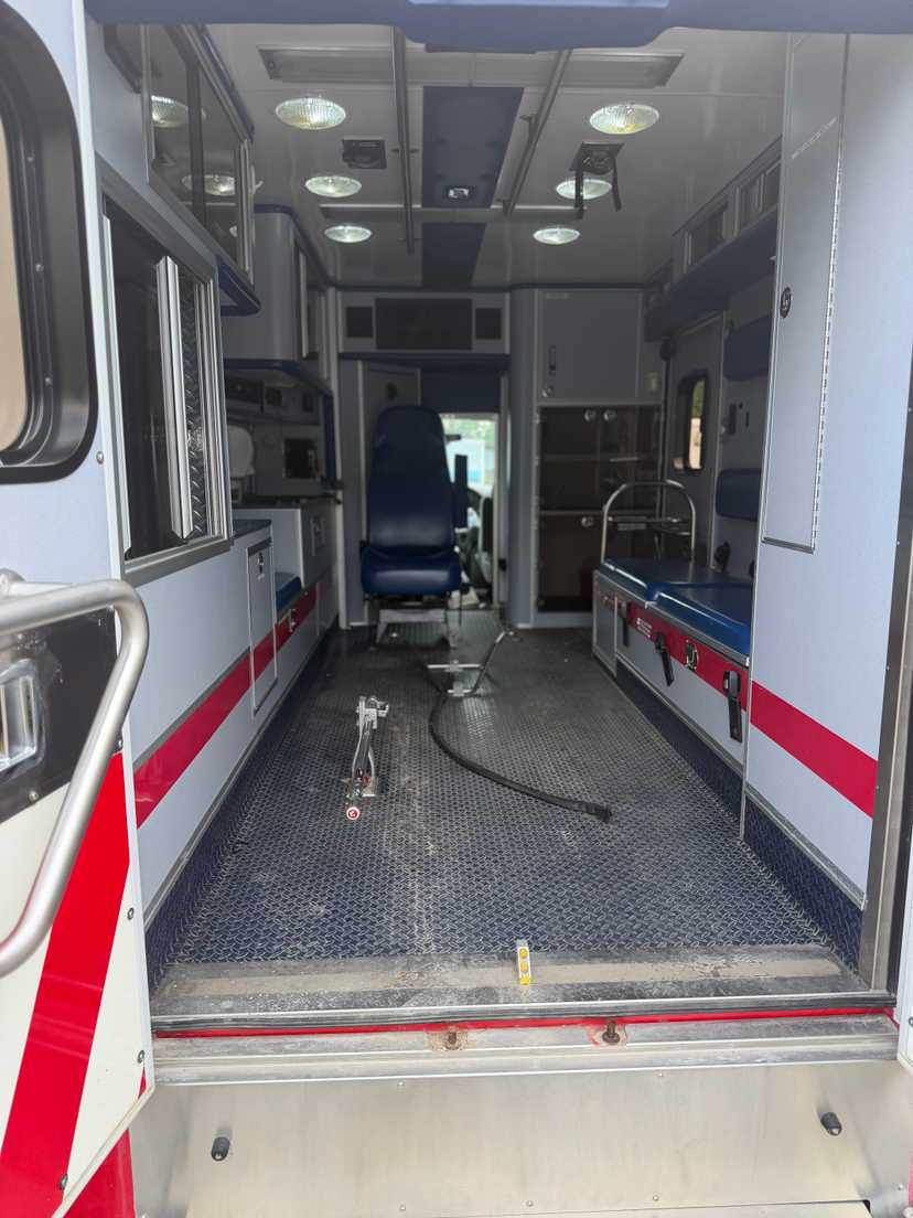 2008 MedTec Ford Type III Ambulance — photo 4