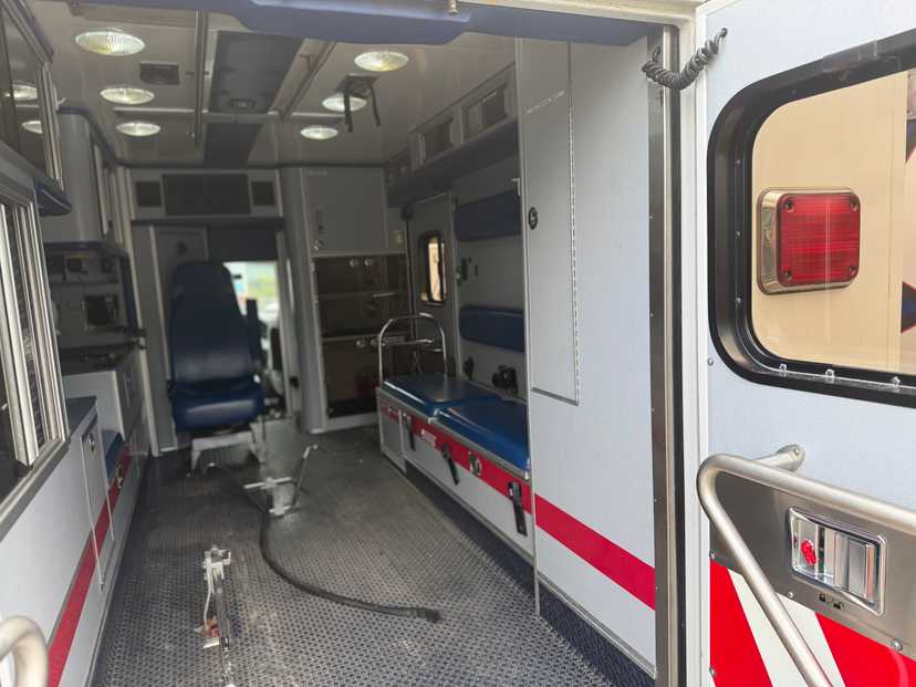 2008 MedTec Ford Type III Ambulance — photo 6