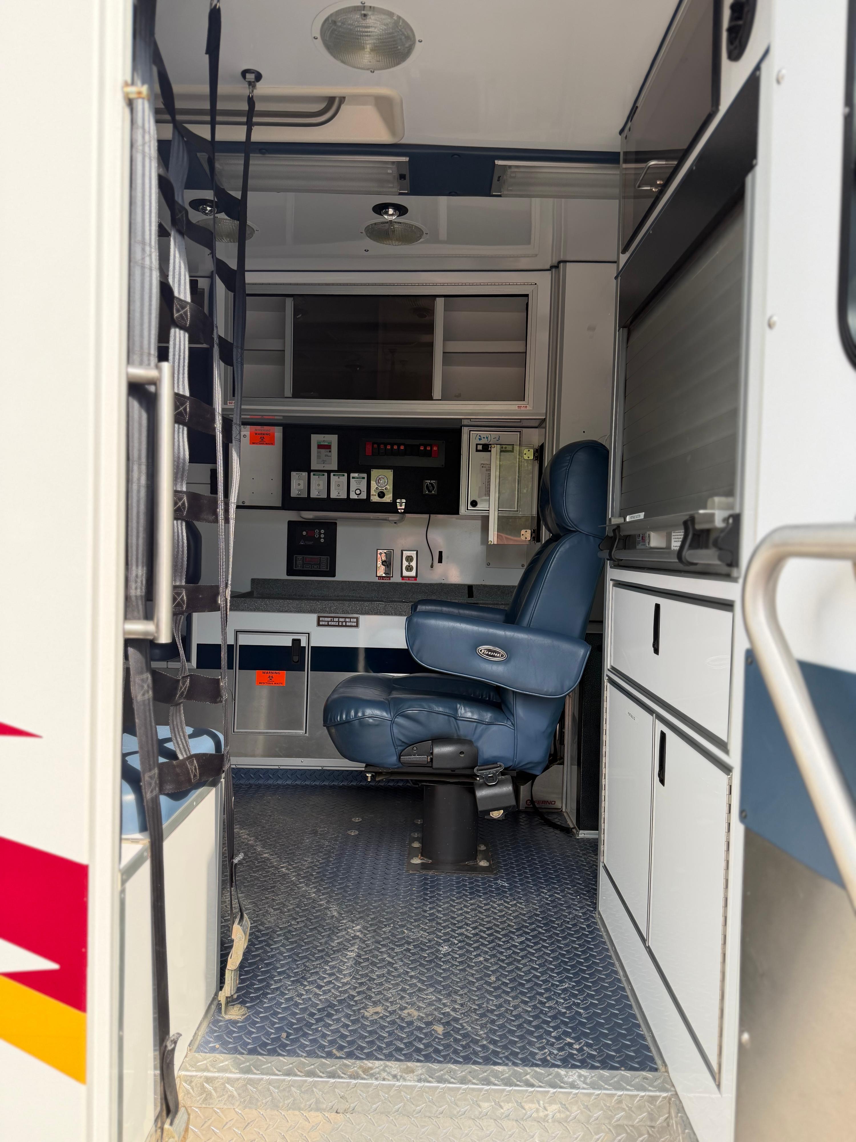2006 AEV Ford Type III Ambulance - image 3