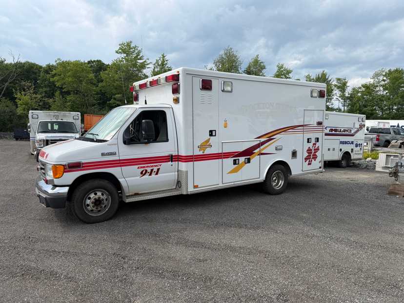 2006 AEV Ford Type III Ambulance — photo 2