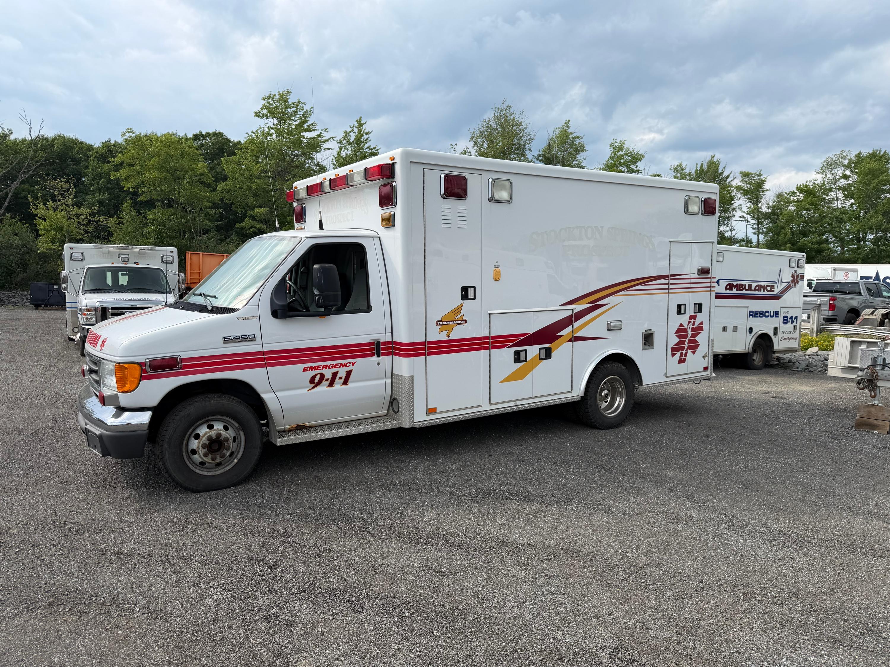 2006 AEV Ford Type III Ambulance - image 2
