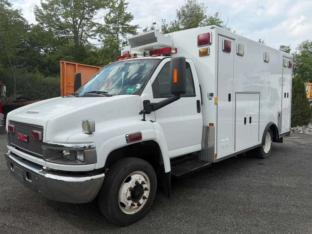 2006 Braun GMC Type I Ambulance