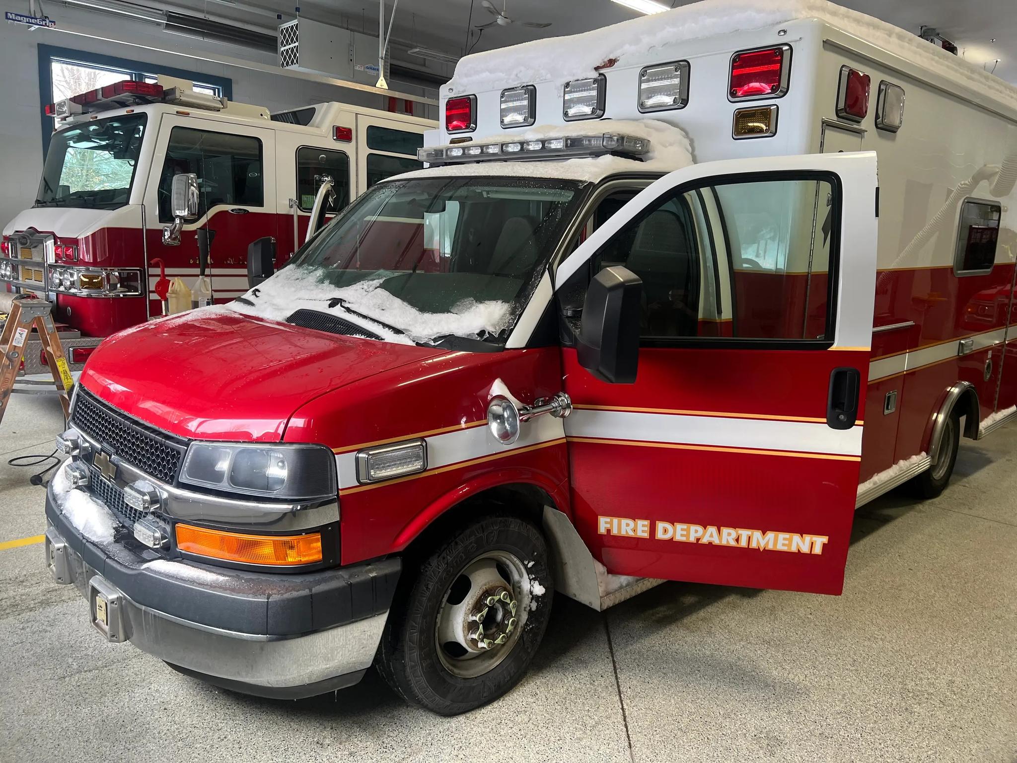 2013 LifeLine Chevrolet Type III Ambulance - image 1