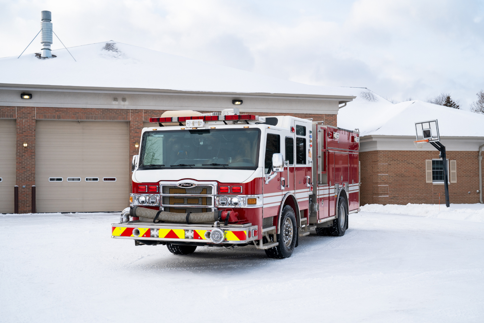 2010 Pierce Velocity PUC Pumper - image 2