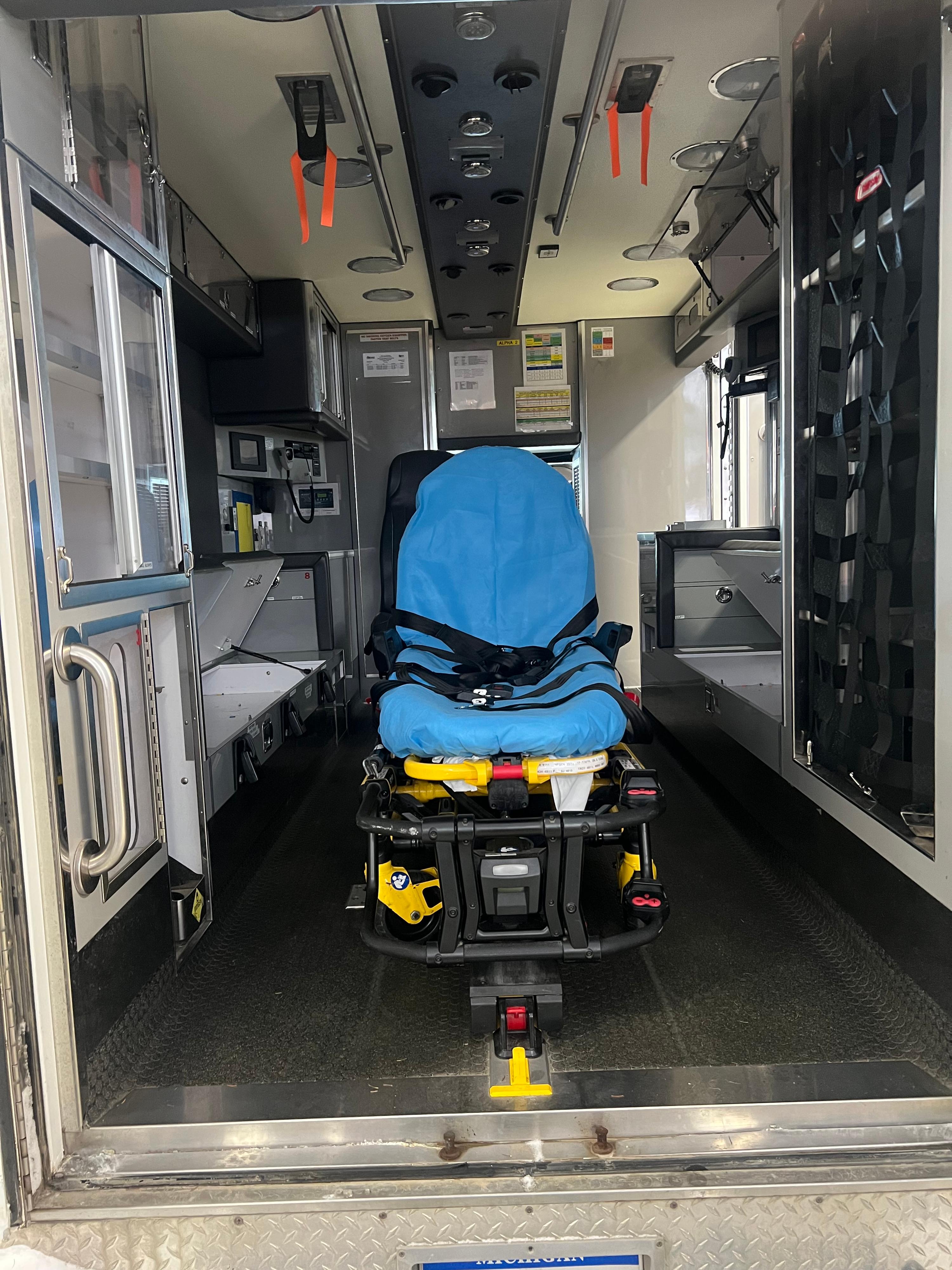 2013 LifeLine Chevrolet Type III Ambulance - image 4