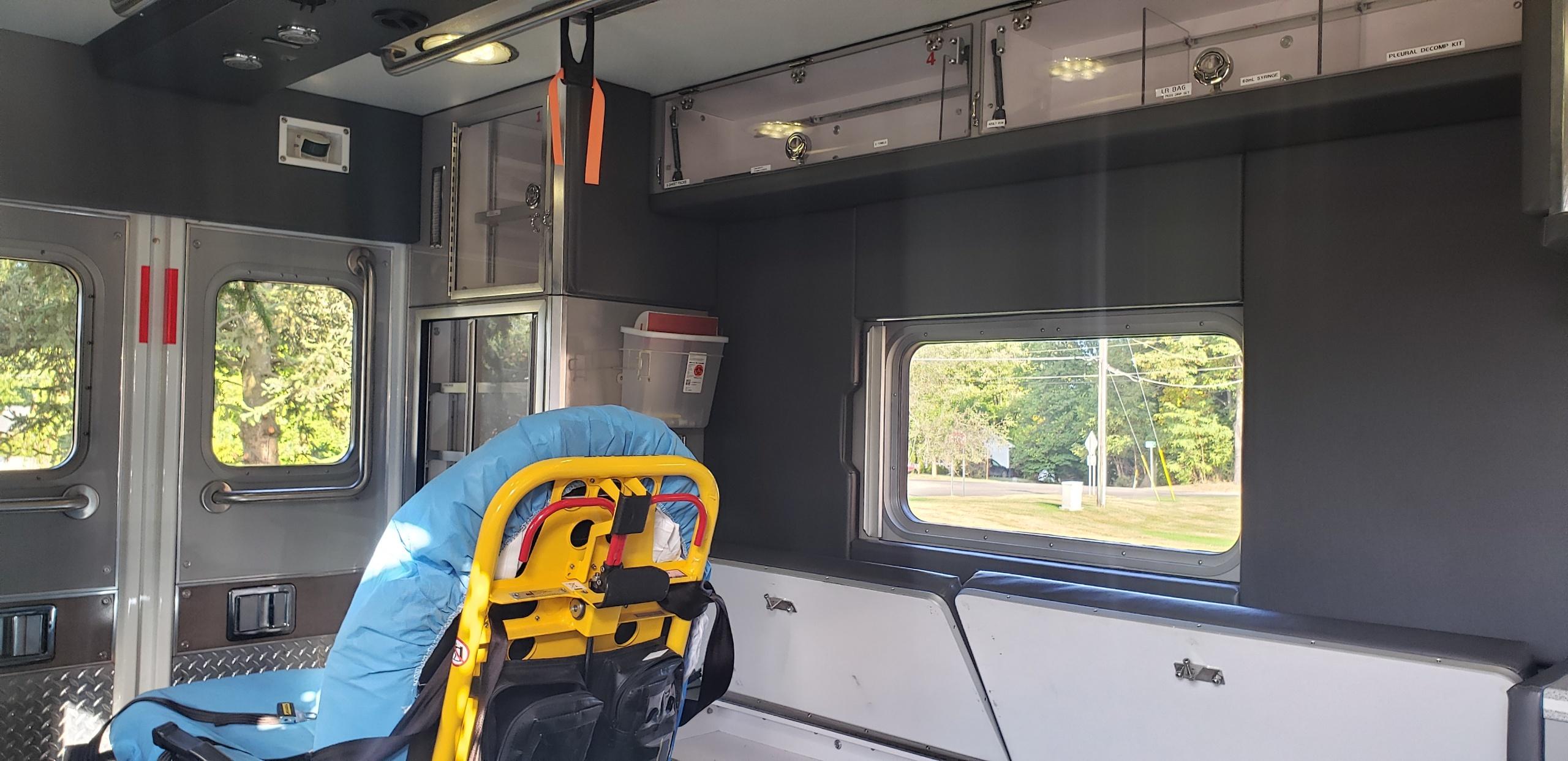 2013 LifeLine Chevrolet Type III Ambulance - image 7