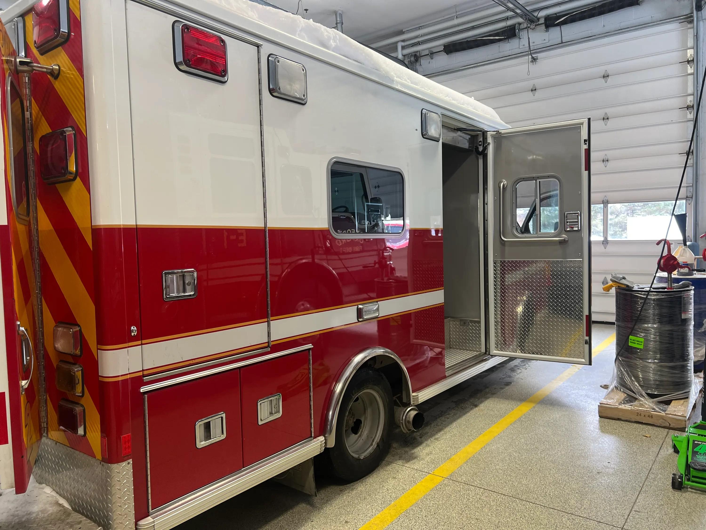 2013 LifeLine Chevrolet Type III Ambulance - image 3