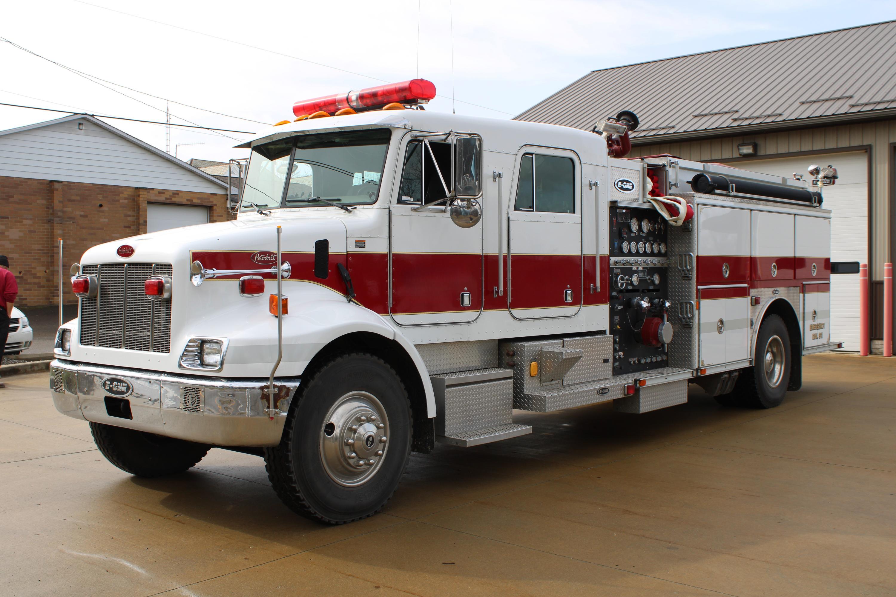 2001 Peterbilt/E-One Pumper 
 - image 1