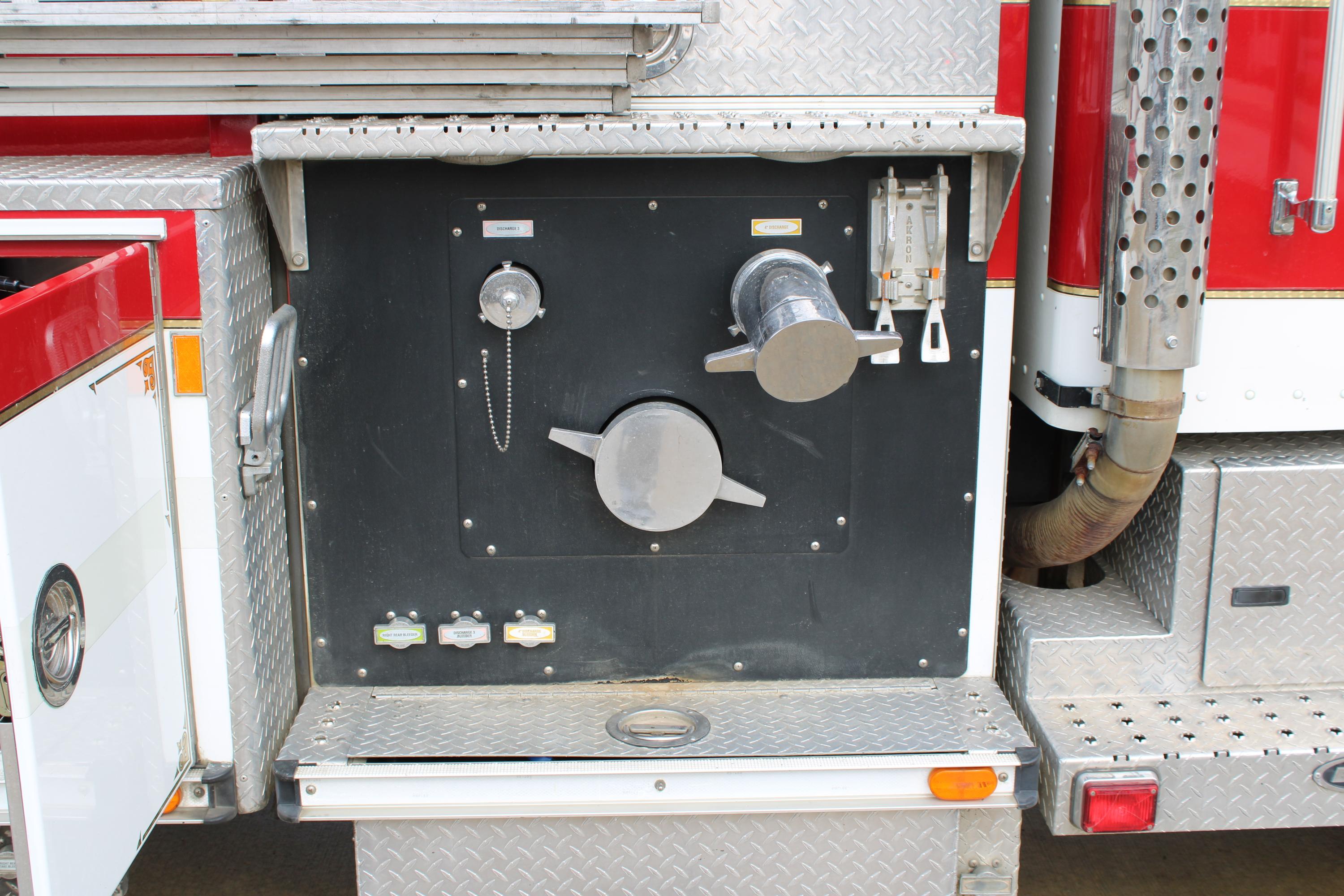 2001 Peterbilt/E-One Pumper 
 - image 10