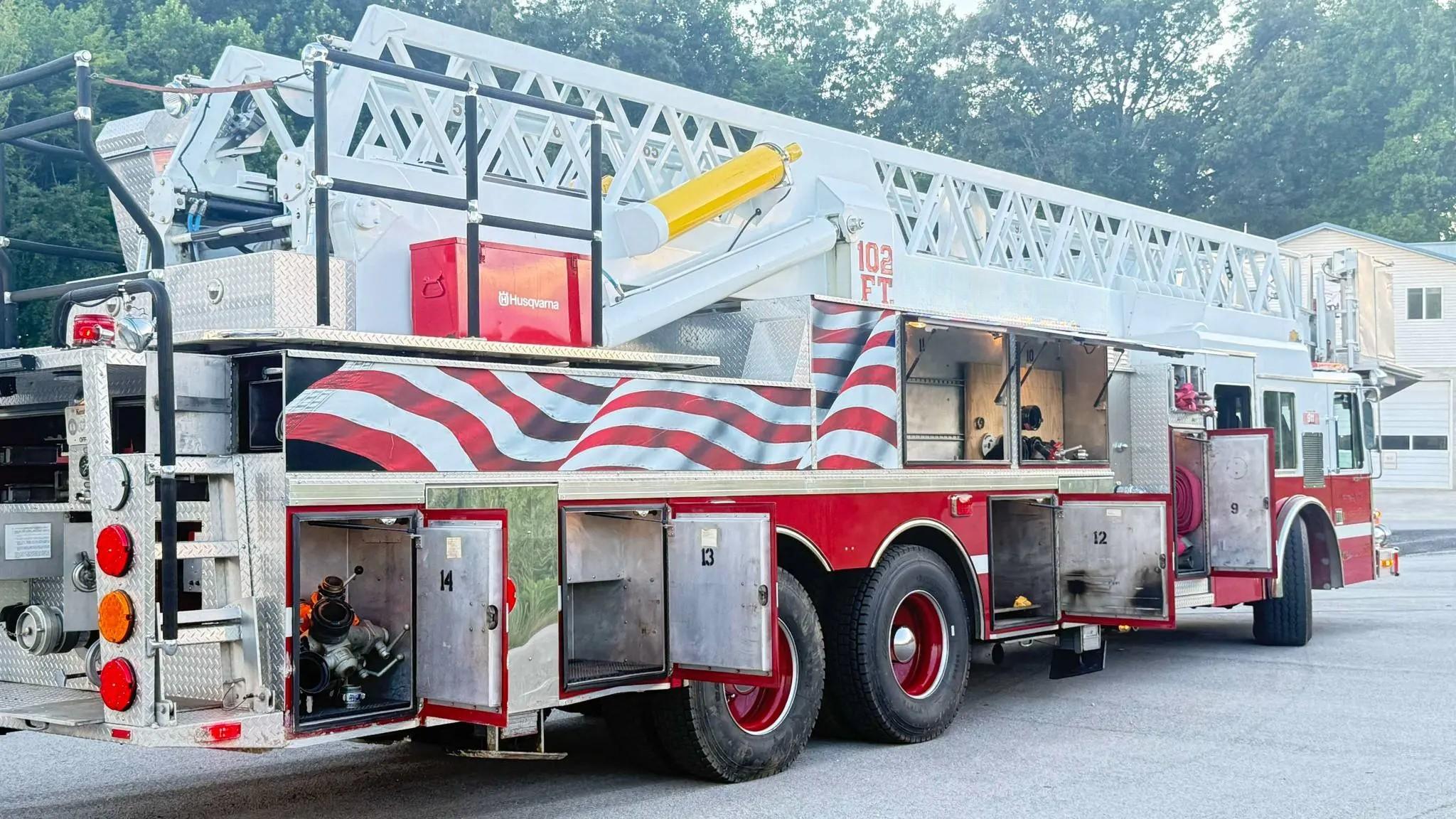1992 KME 102' Quint - image 7