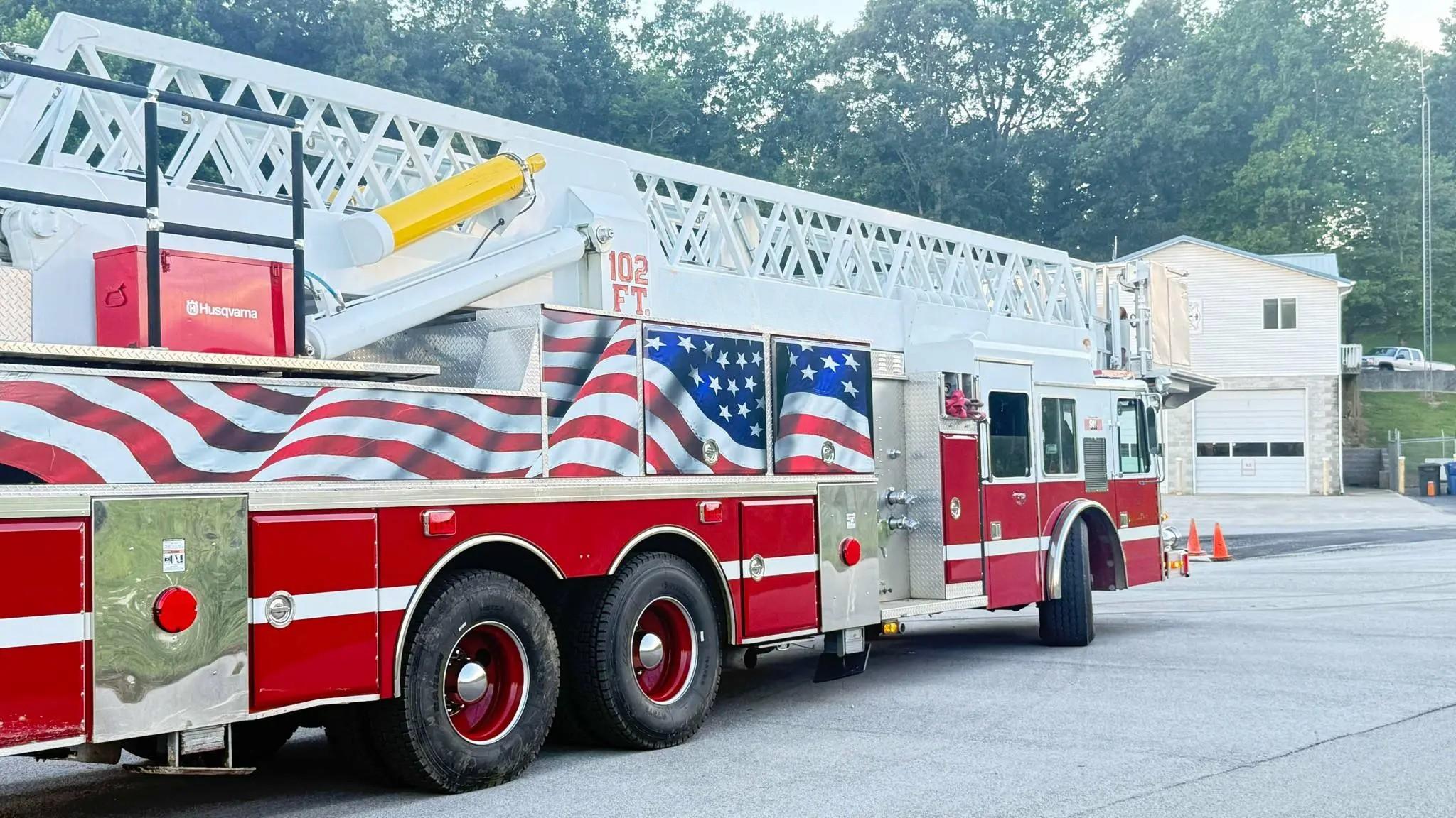 1992 KME 102' Quint - image 5