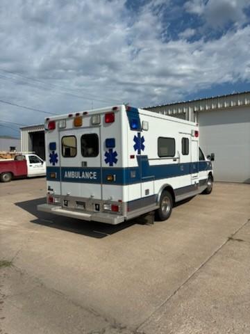 1999 MedTec Ford Type III Ambulance - image 5