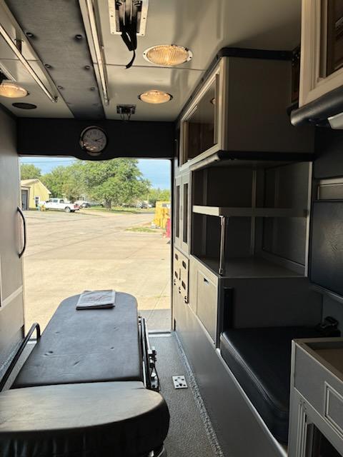 1999 MedTec Ford Type III Ambulance - image 9
