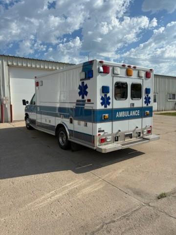 1999 MedTec Ford Type III Ambulance - image 4
