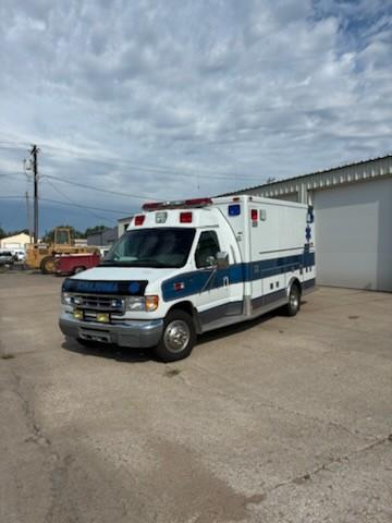 1999 MedTec Ford Type III Ambulance - image 1