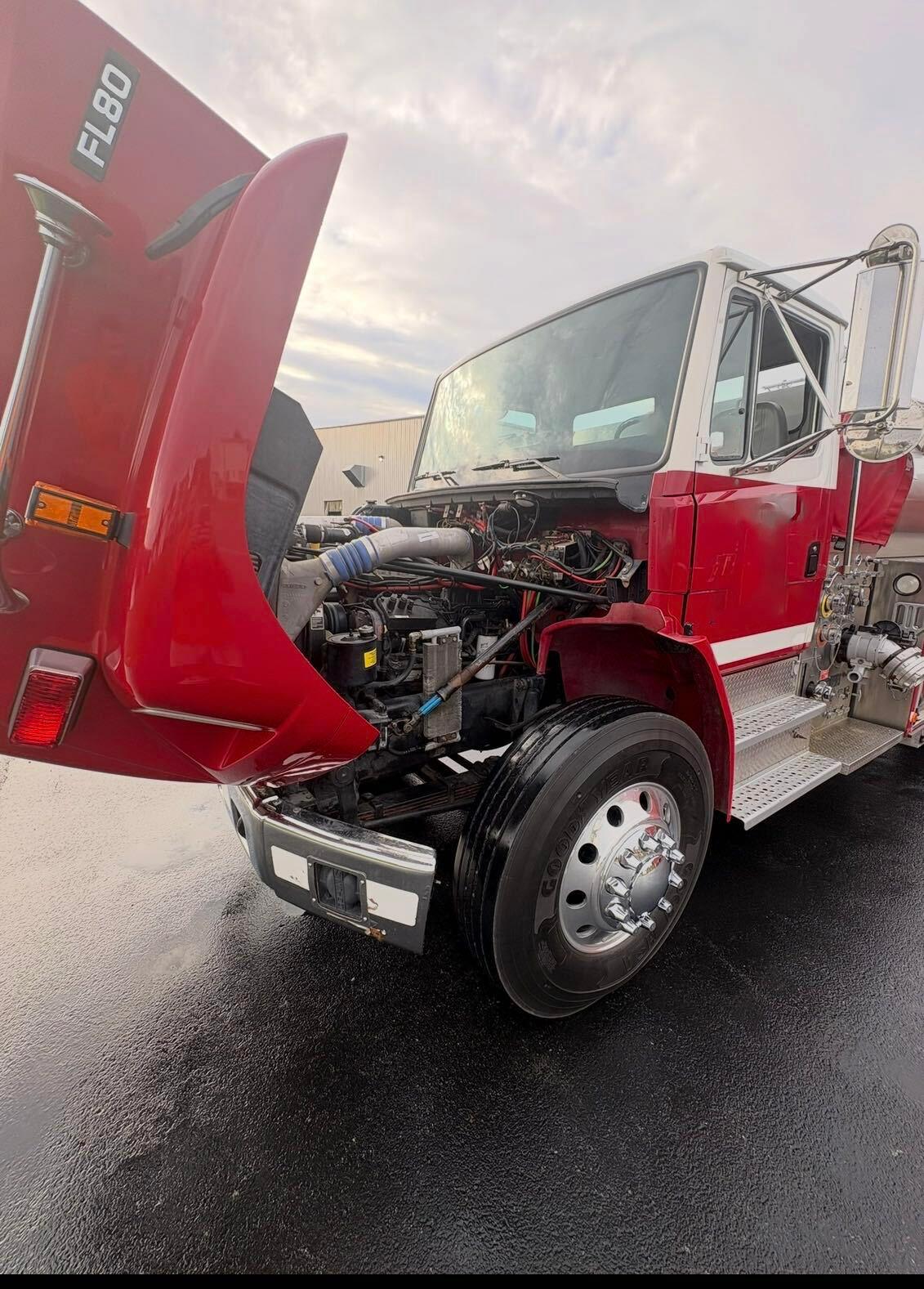 2002 S&S Fire Apparatus Freightliner Pumper Tanker - image 2