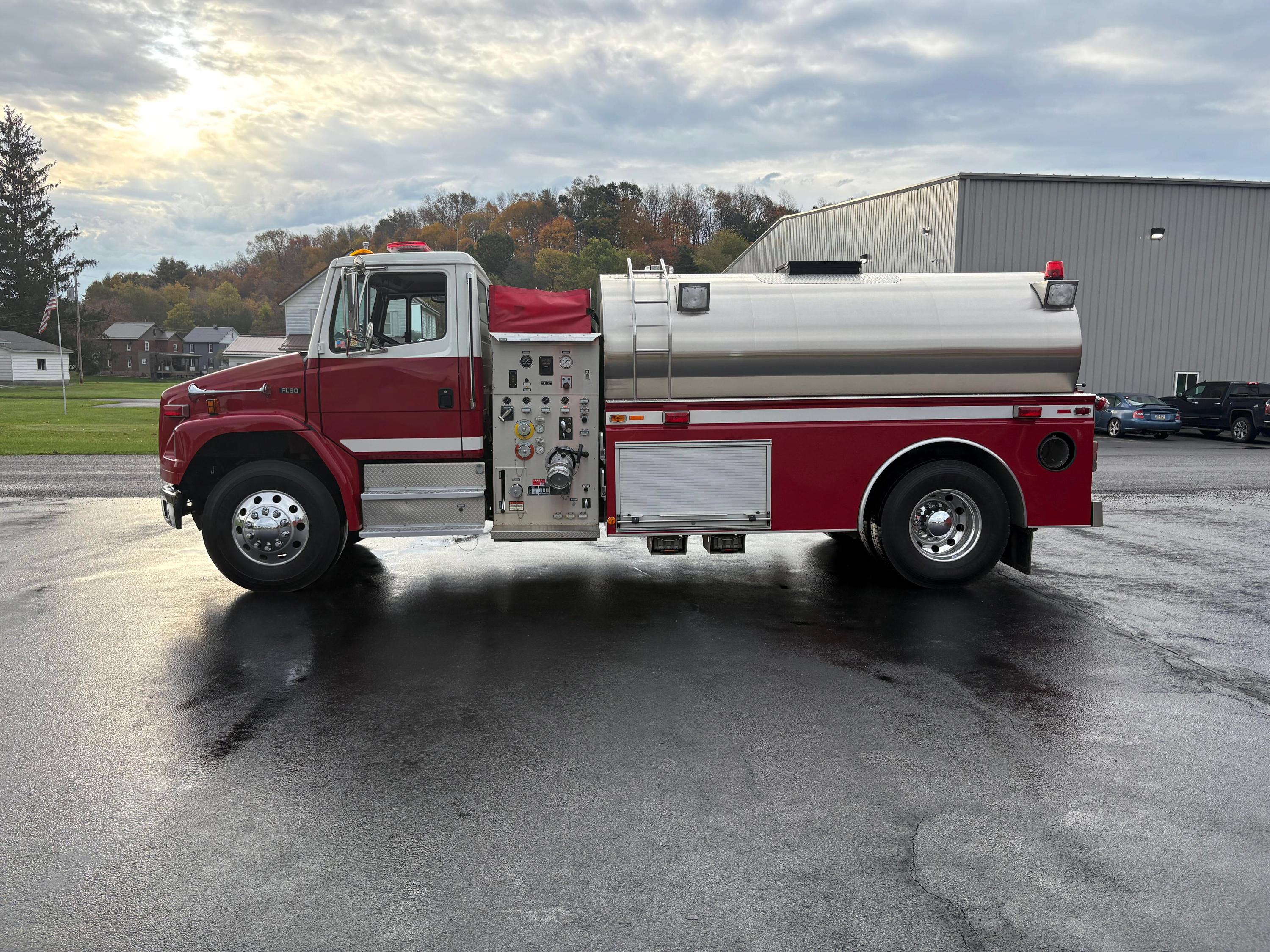 2002 S&S Fire Apparatus Freightliner Pumper Tanker - image 1