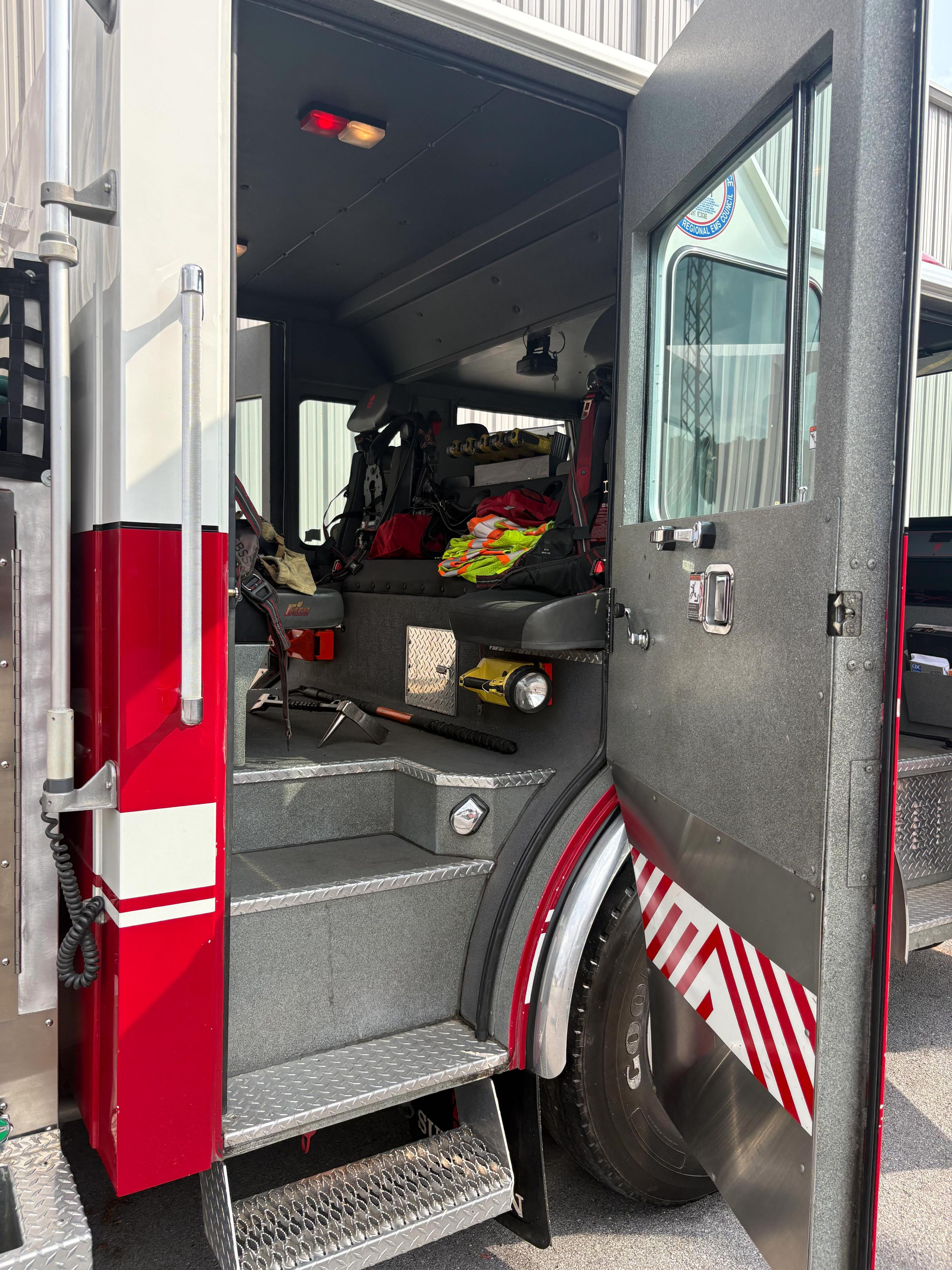 2006 Sutphen Pumper - image 16