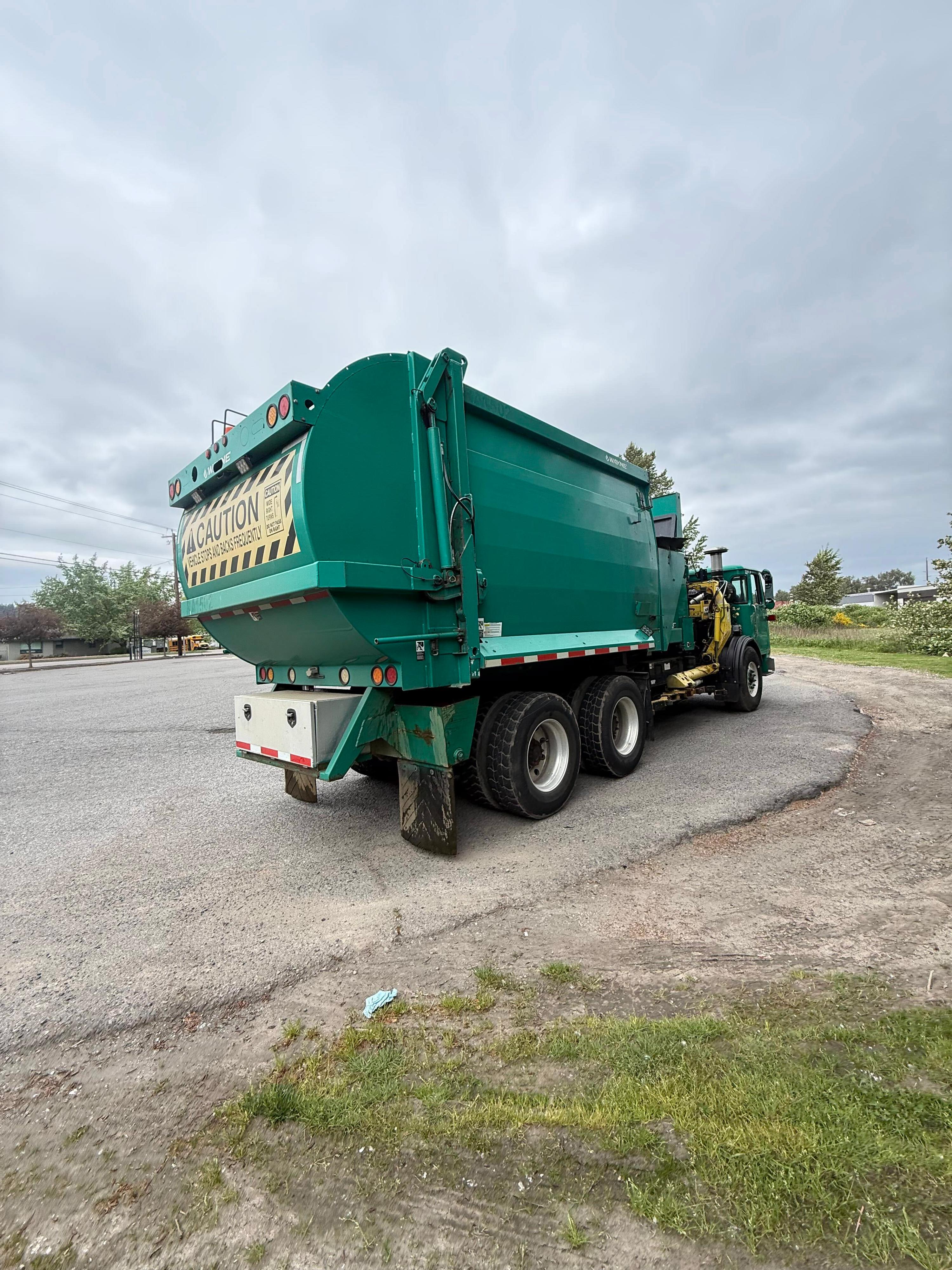 2015 Autocar Curbtender Automated Side Loader - image 6