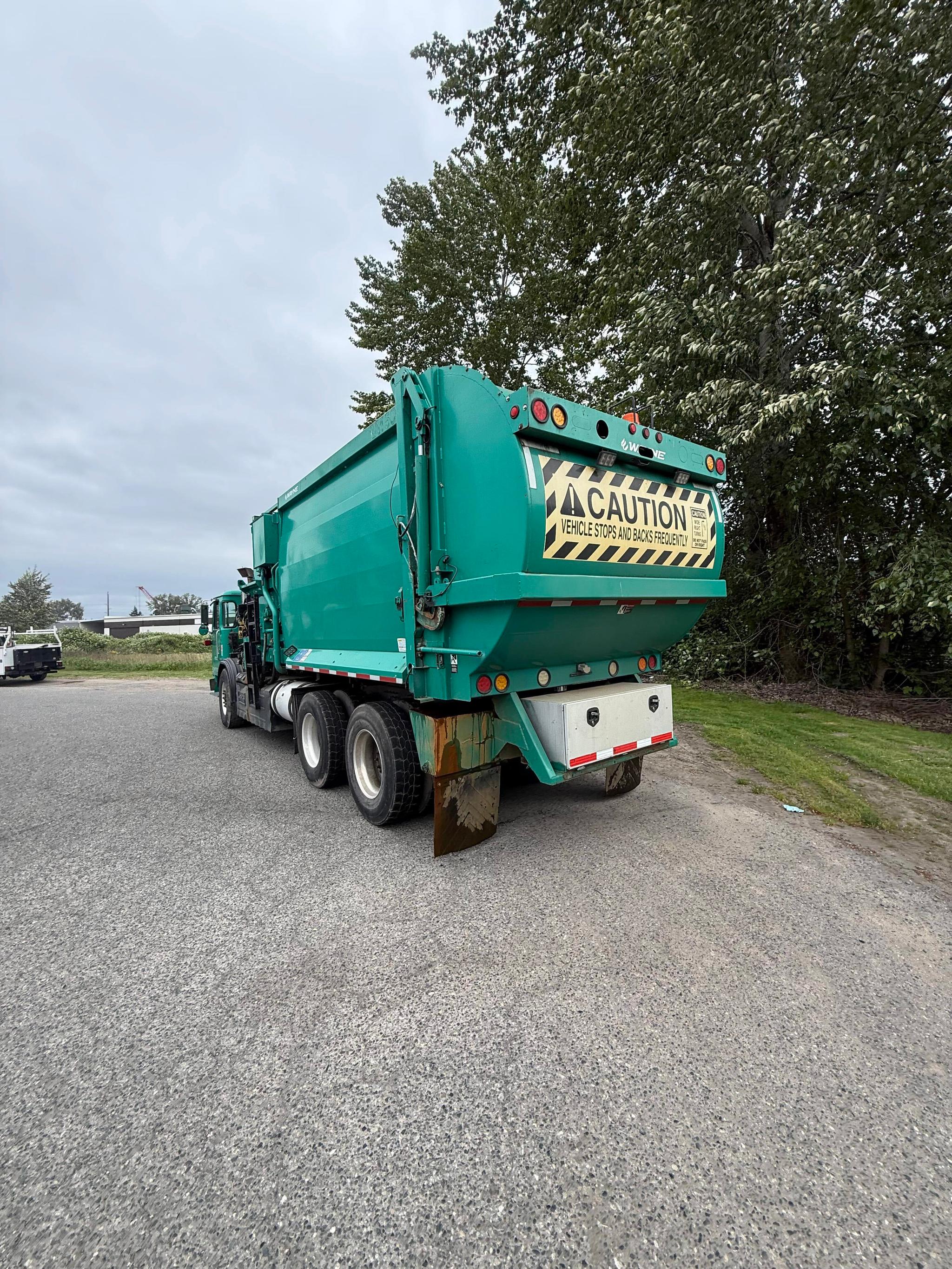 2015 Autocar Curbtender Automated Side Loader - image 5