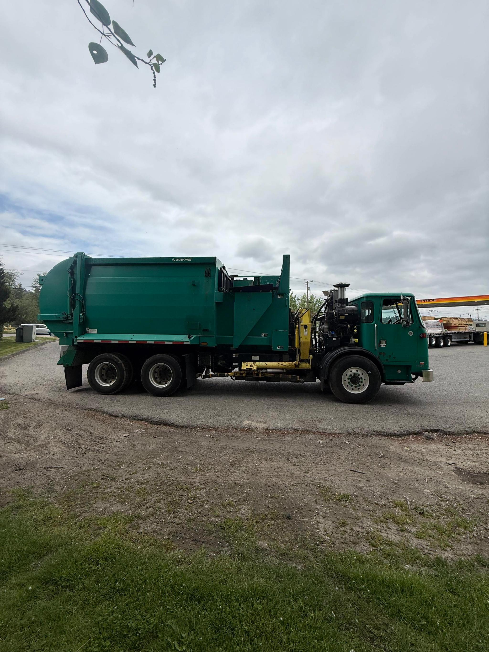 2015 Autocar Curbtender Automated Side Loader - image 4