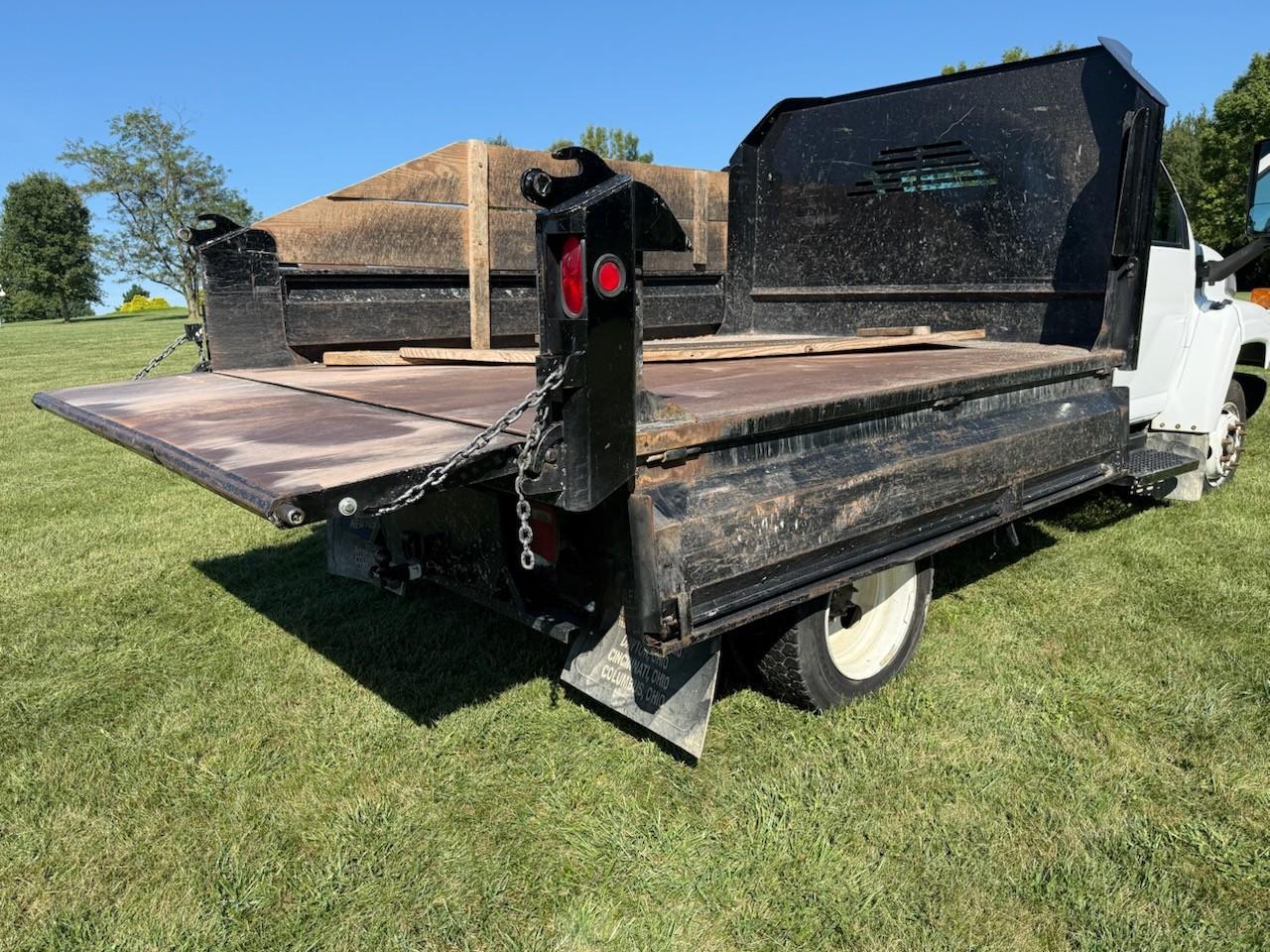 2006 GMC C4500 Dump Truck - image 7