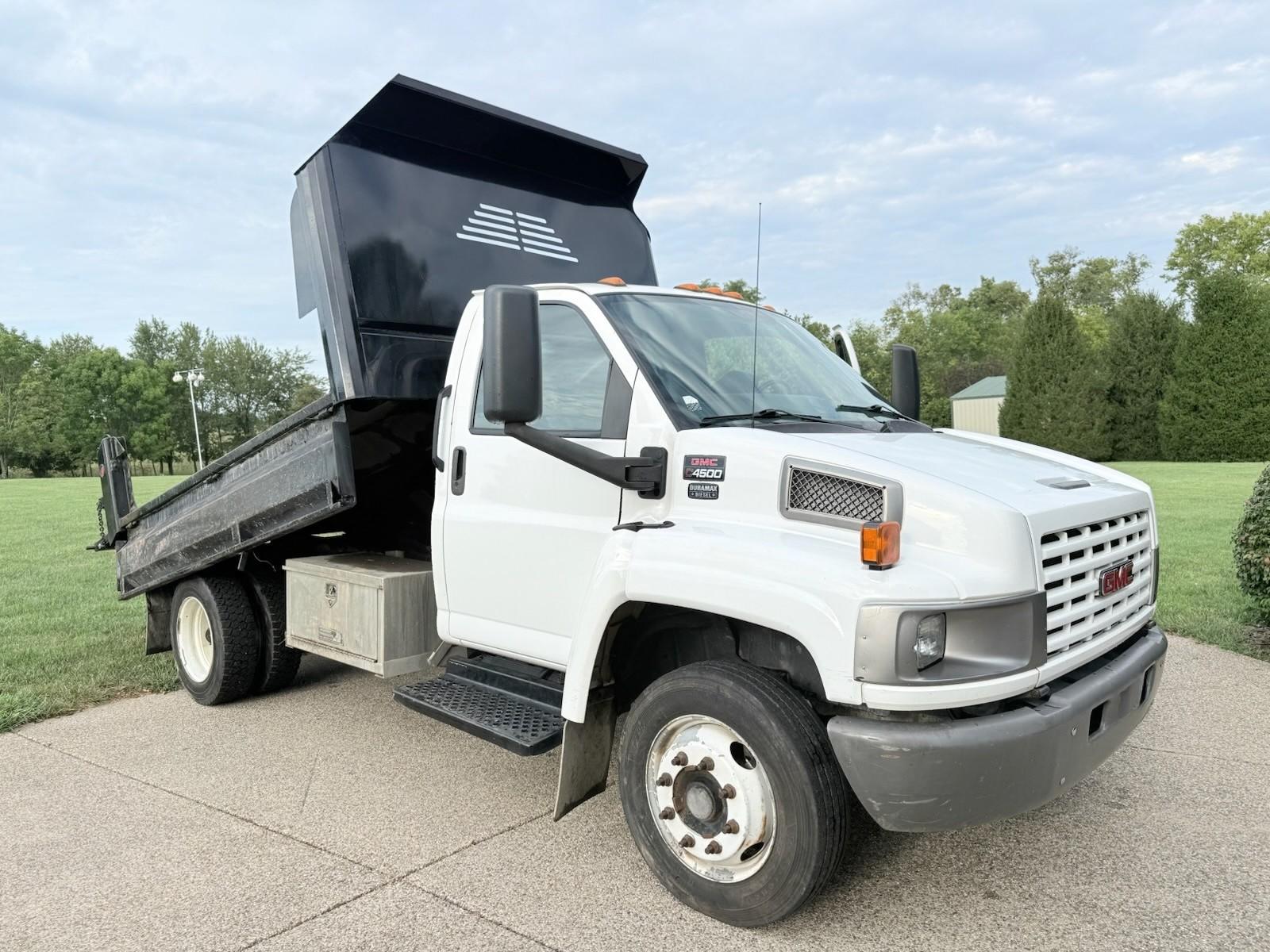 2006 GMC C4500 Dump Truck - image 1