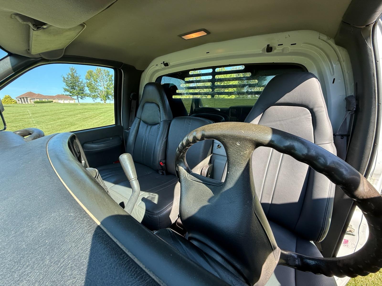2006 GMC C4500 Dump Truck - image 9