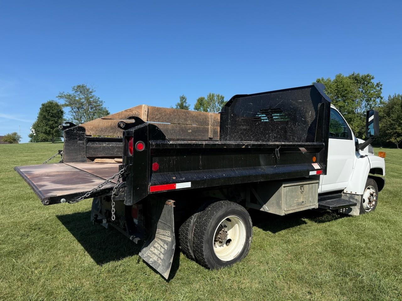 2006 GMC C4500 Dump Truck - image 6